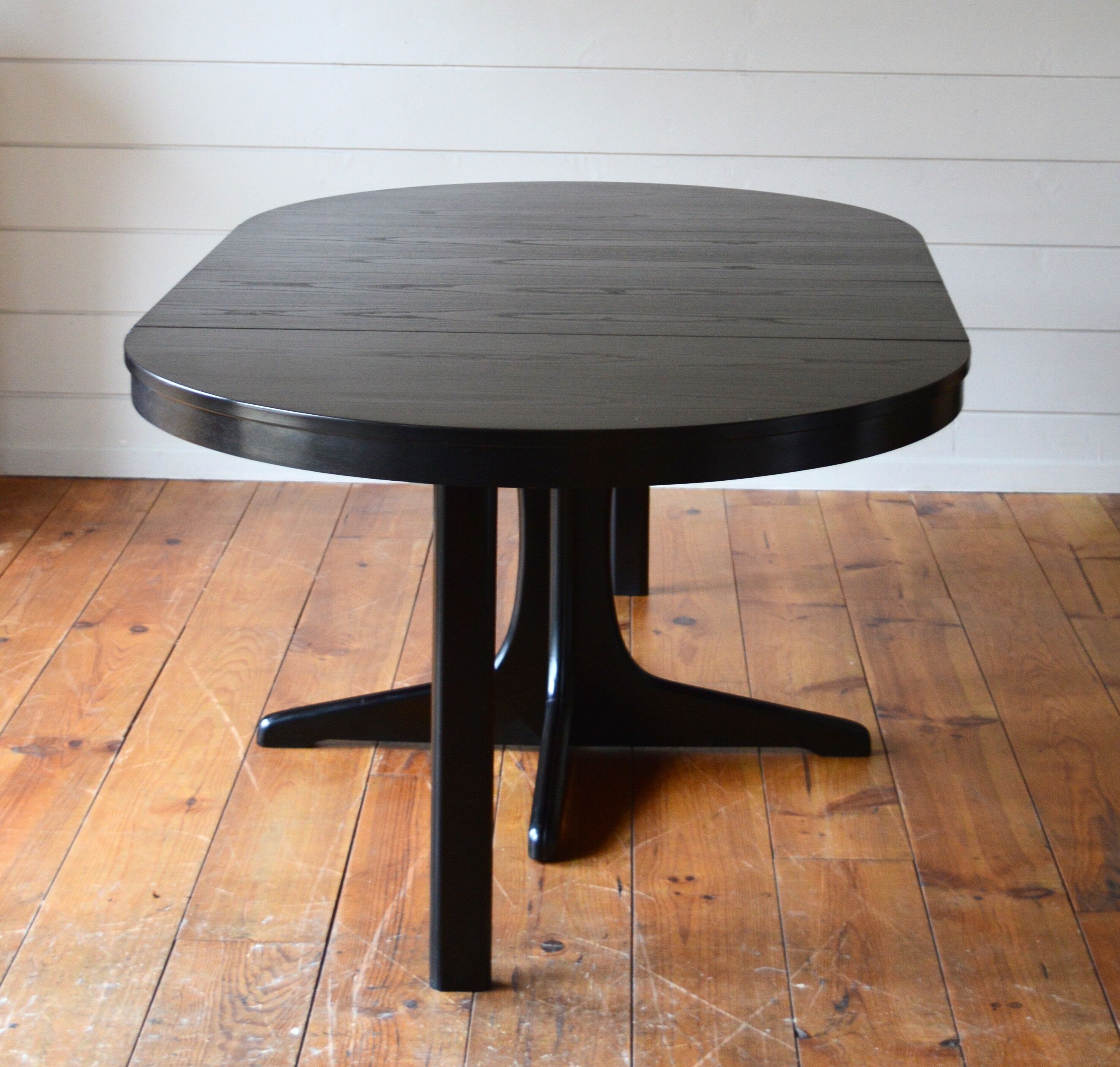 Ensemble table et chaises traîneau Baumann