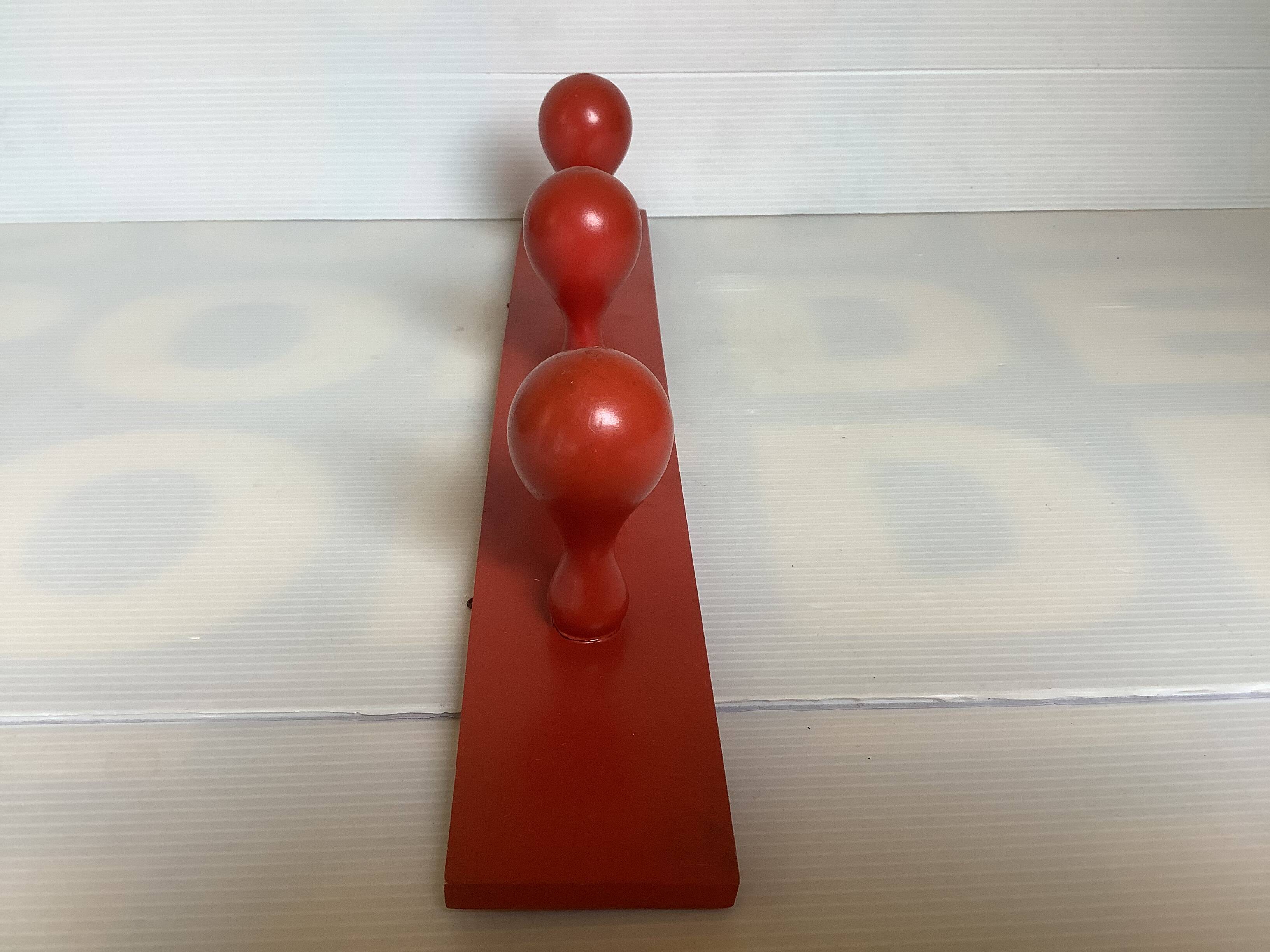 Porte manteau bois rouge
