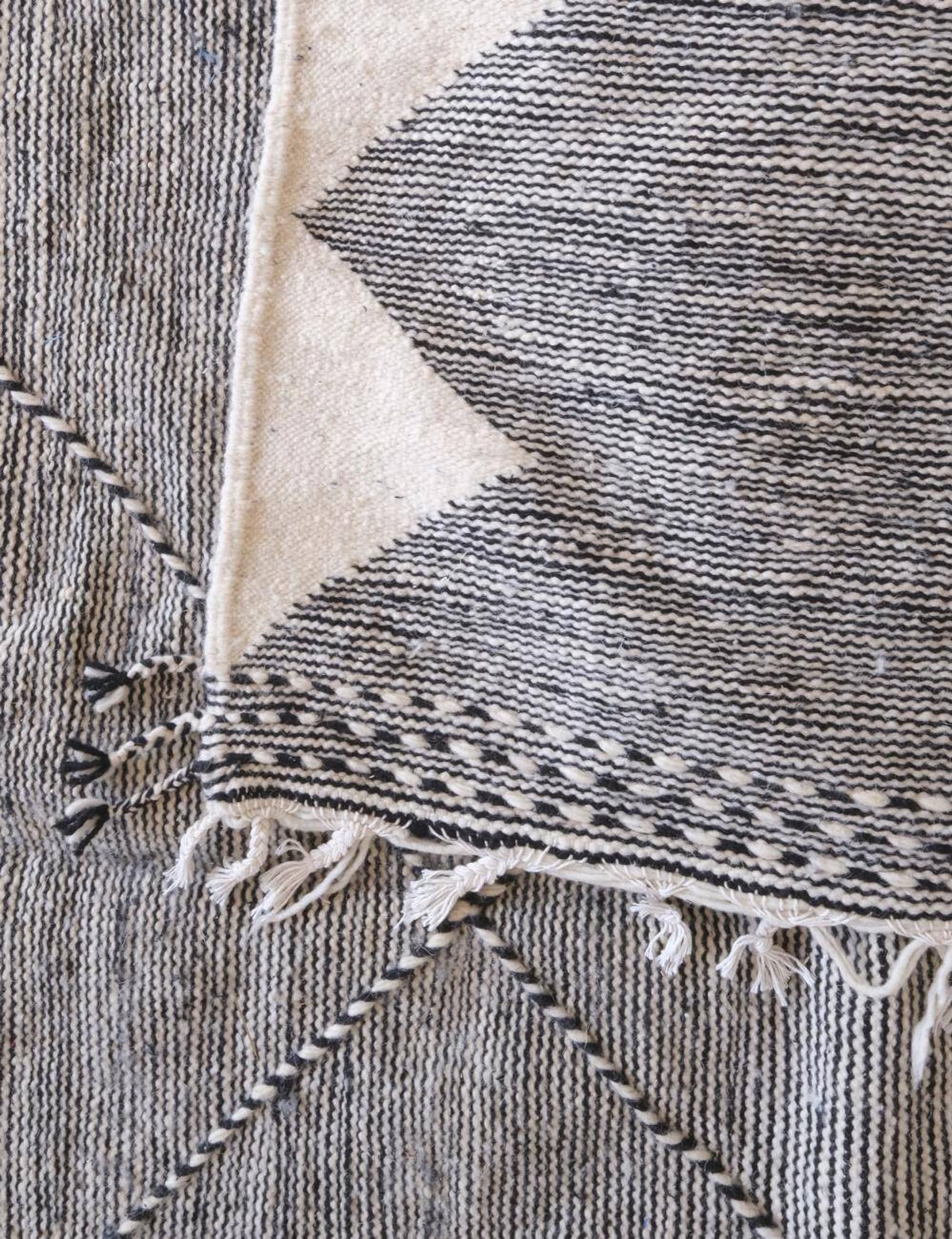 Kilim Zanafi rug - 320 x 214 cm