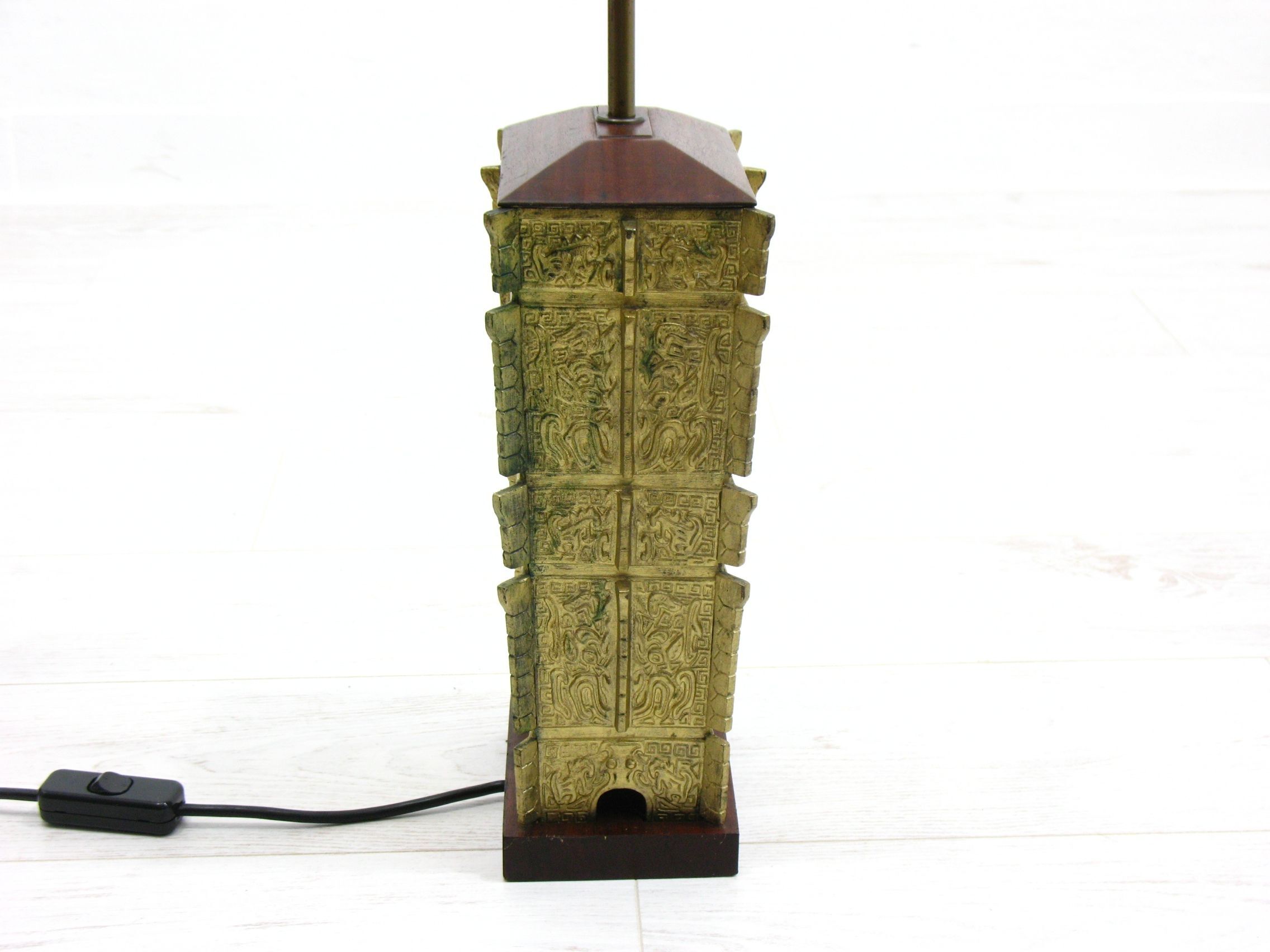 Lampe en bronze de style archaïque chinois 1940 / 1950 s