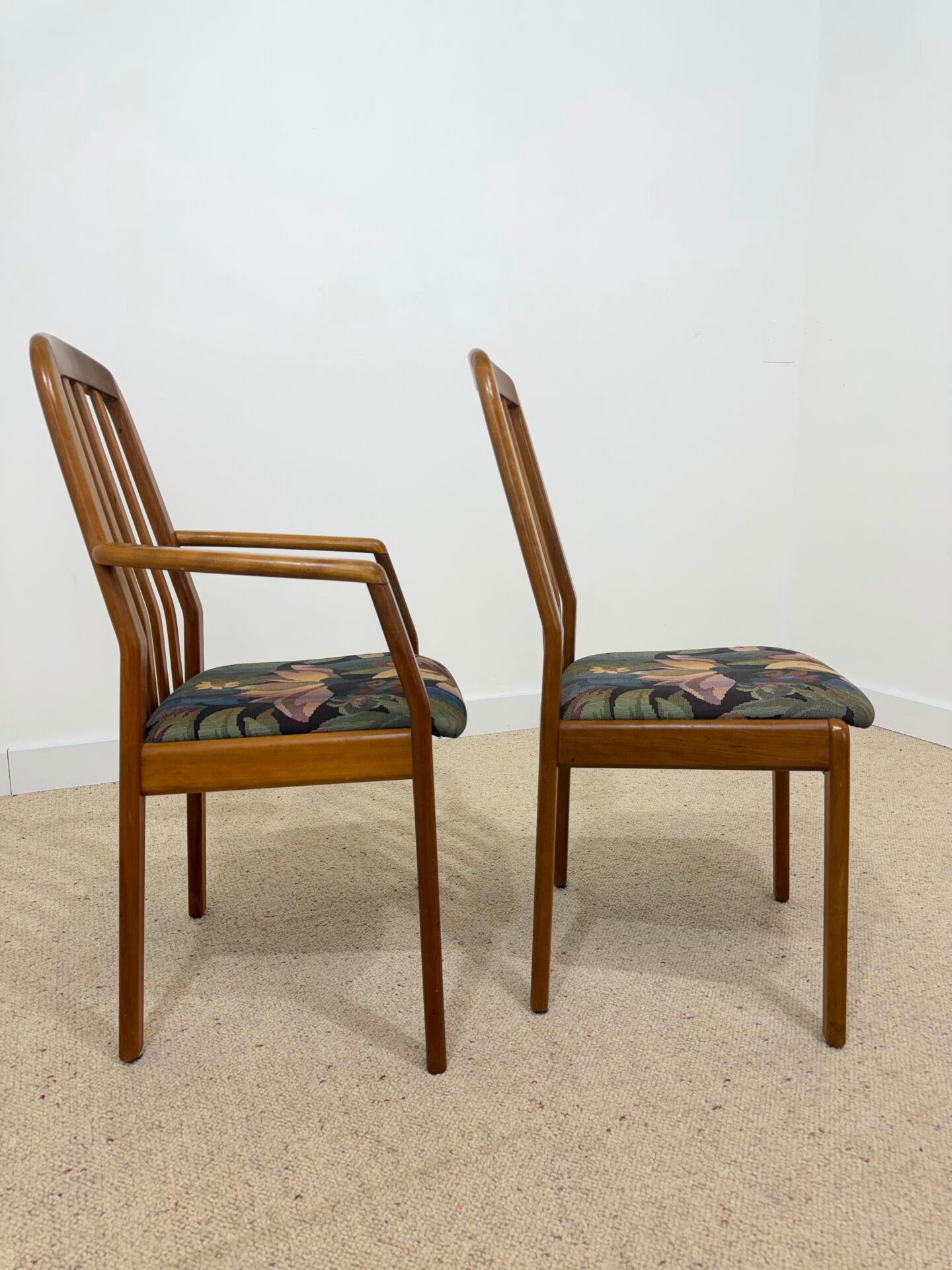Ensemble 2 fauteuils et 3 chaises Dyrlund - design danois années 70