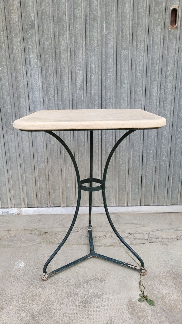 Guéridon de bistrot parisien en marbre ancien
