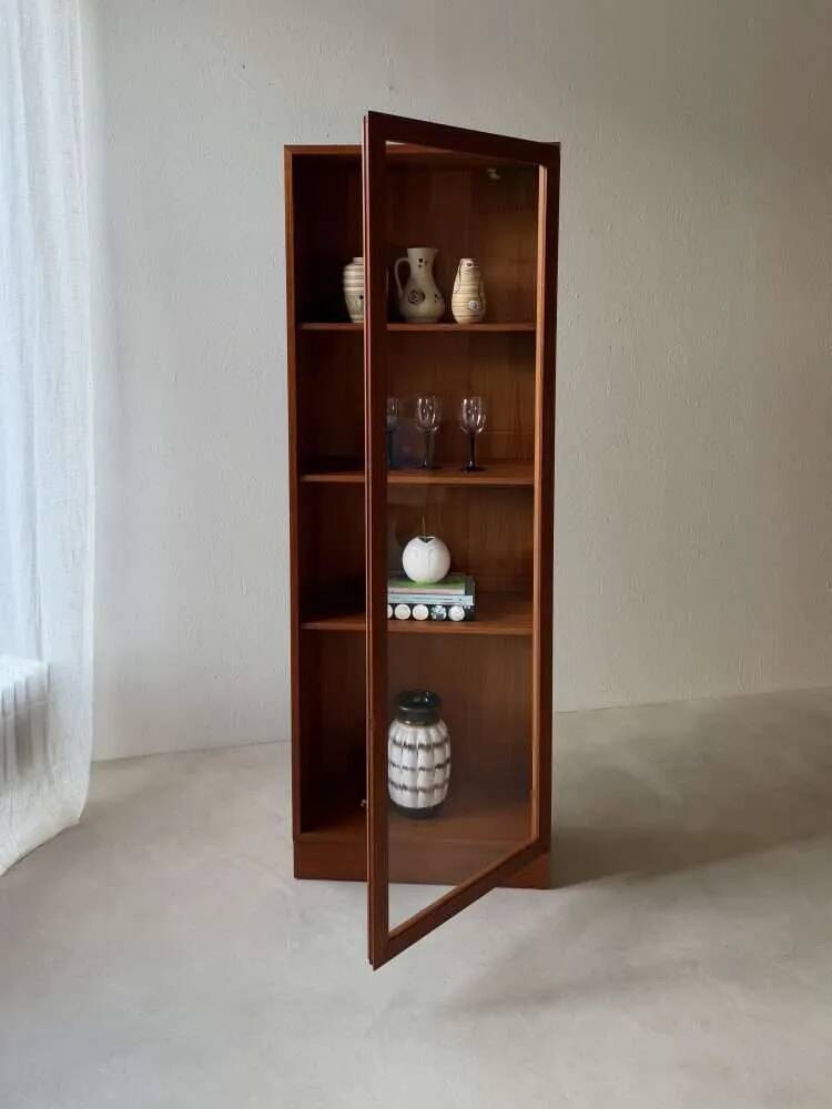 Teak display cabinet Omann Jun Danish design from the 1960s.