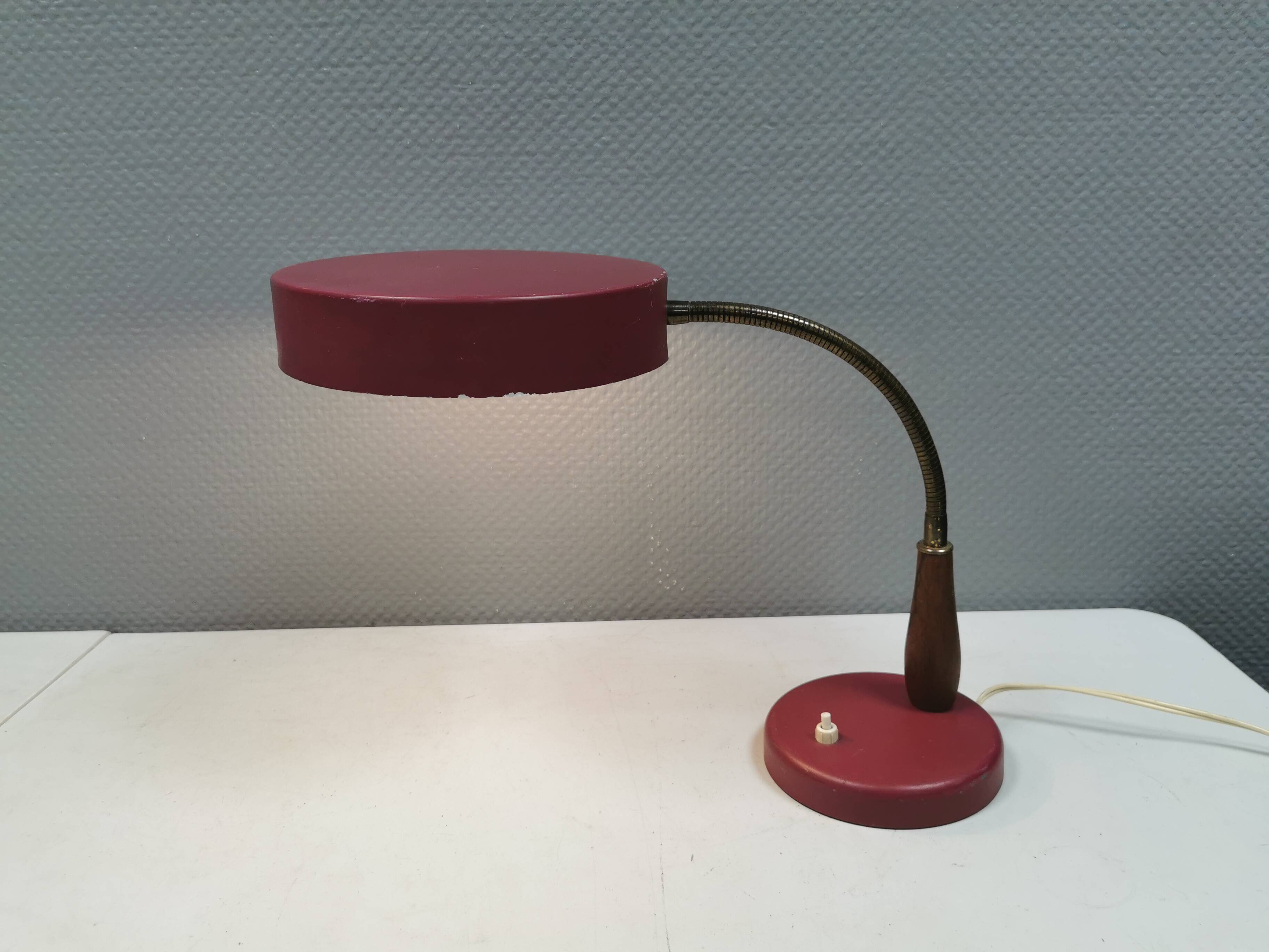 Table lamp in aubergine coloured metal, brass bend and teak wood 1960-70s