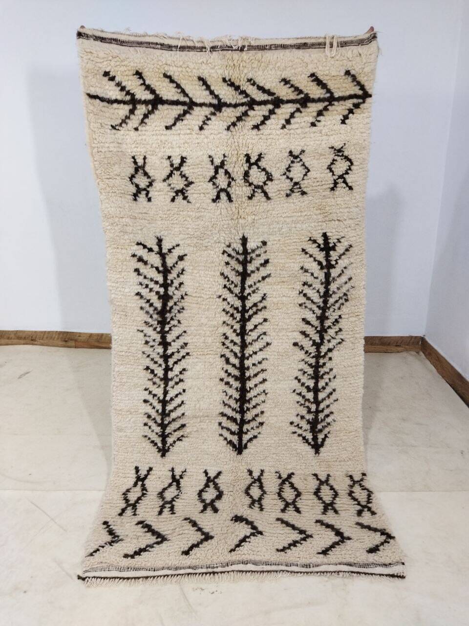 Handmade moroccan berber rug 203 x 94 cm