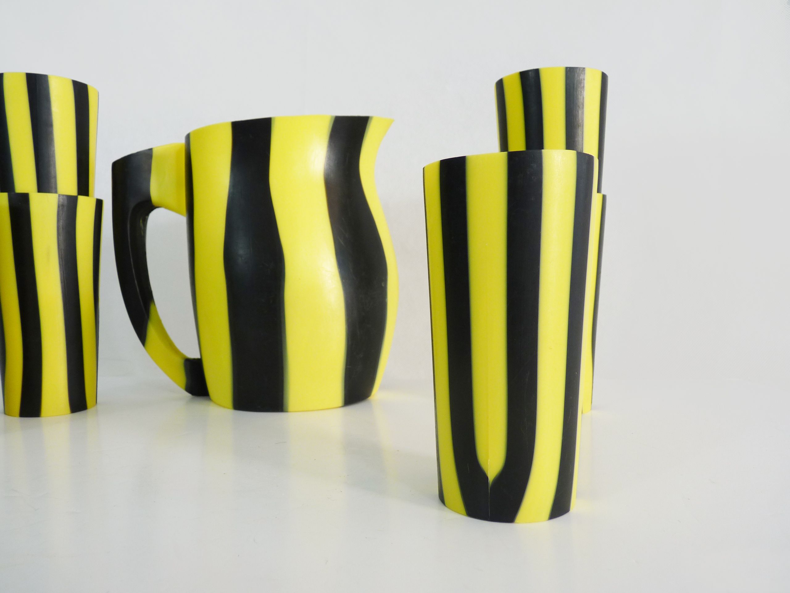 Orangeade service, vintage water service, yellow and black plastic. design. Year 60