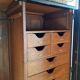 Armoire noire ancienne - tiroirs en bois et étiquettes d'origine