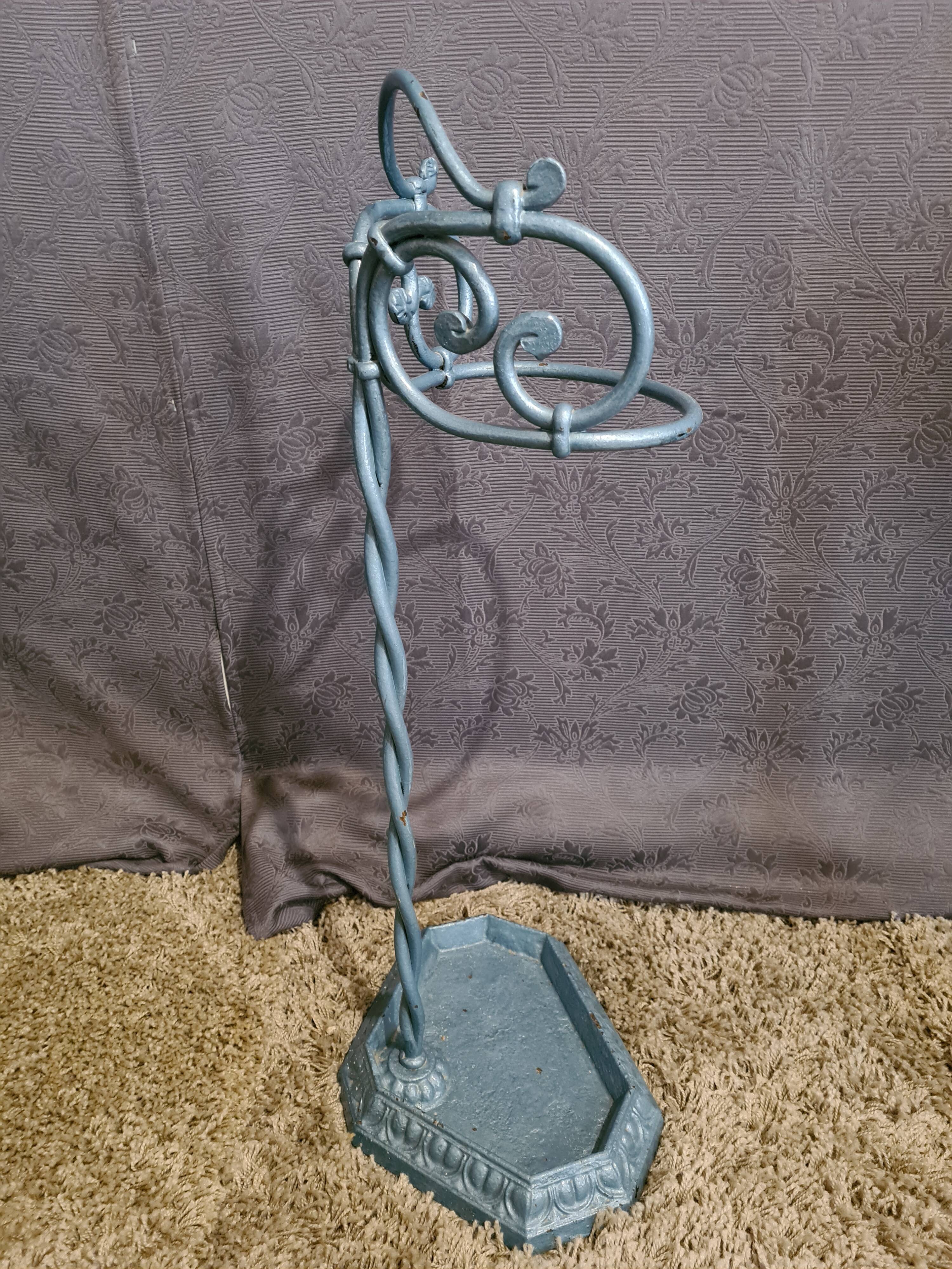 Cast iron umbrella stand