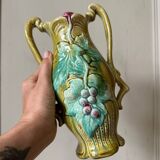Vase art nouveau en barbotine estampillé