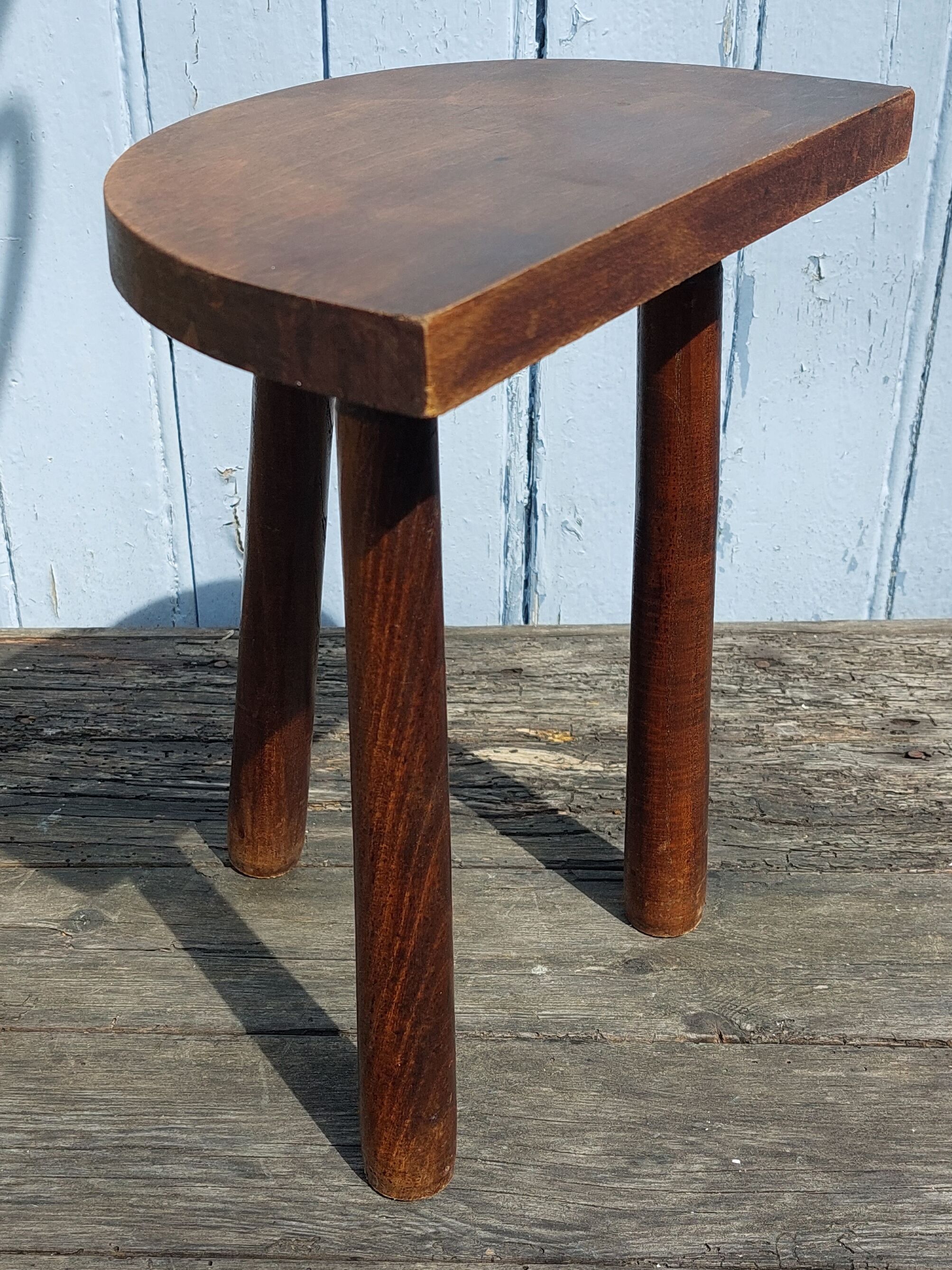 tripod milking stool