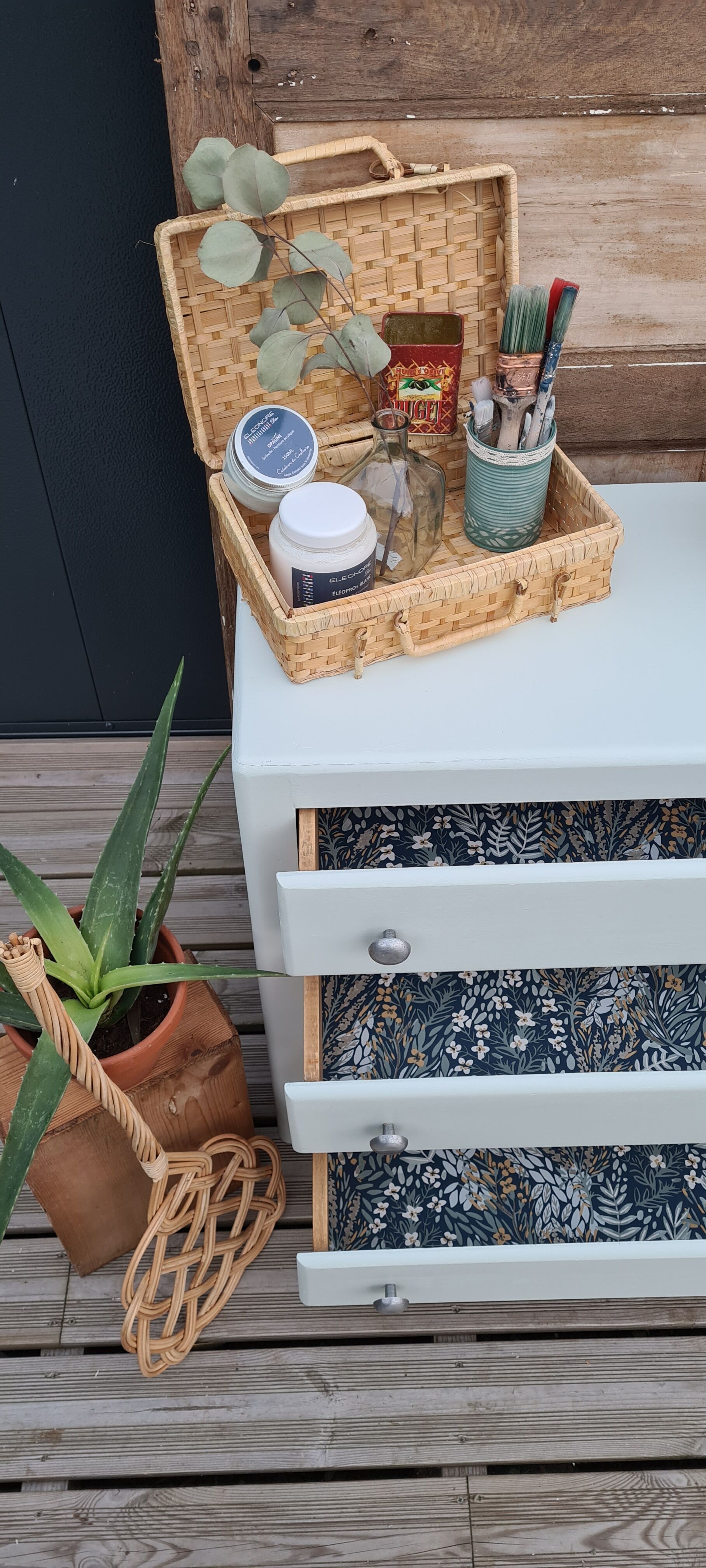 Chest of drawer compass feet