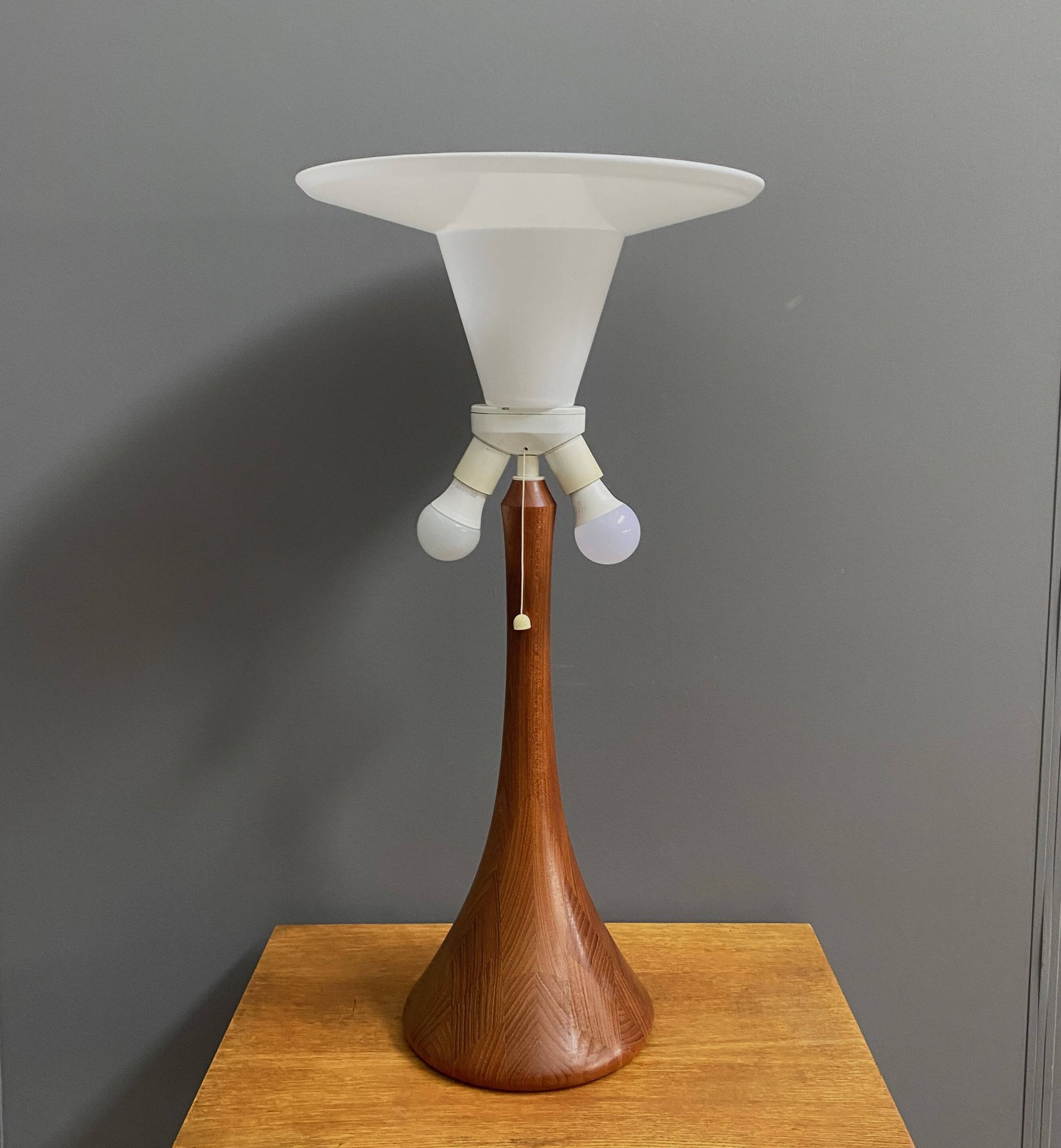 Lampe de table en teck par Domus modèle 7442, années 1970