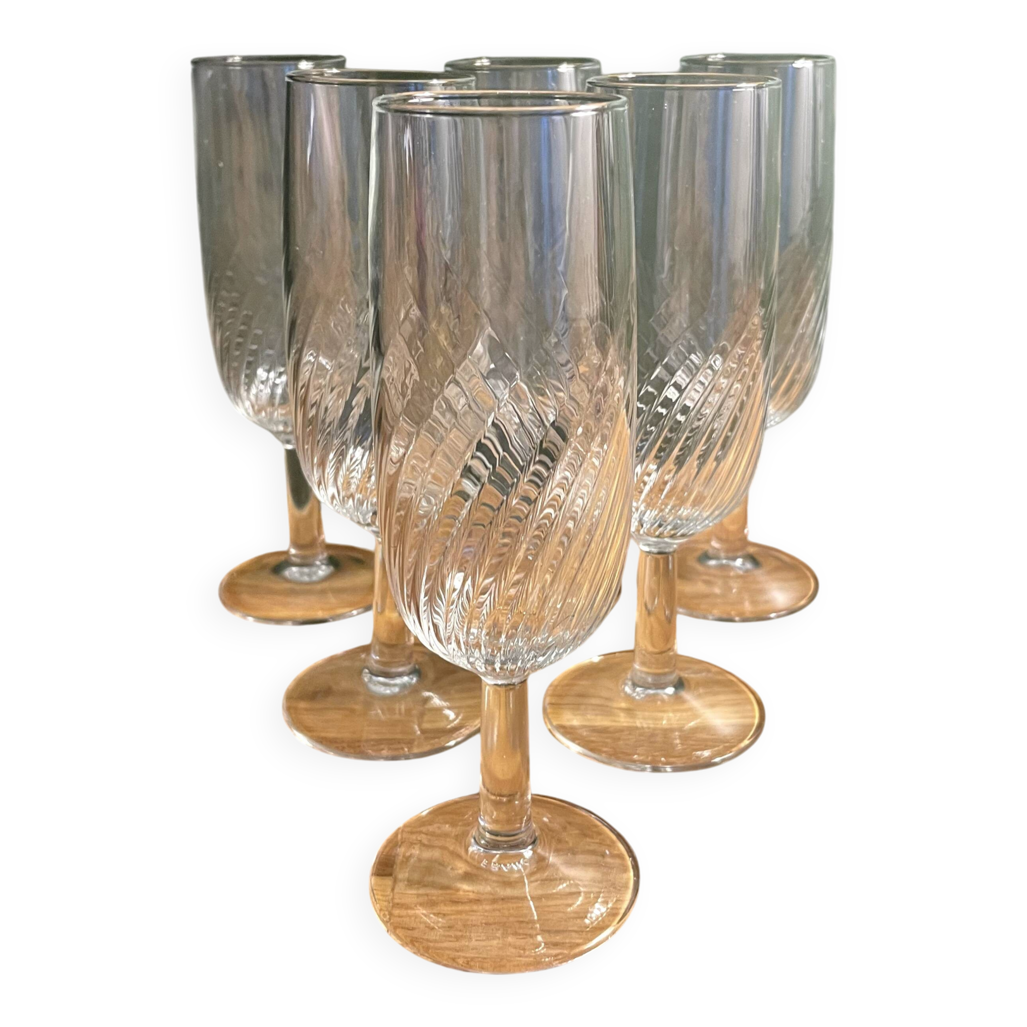 6 clear glass champagne flutes in very good condition