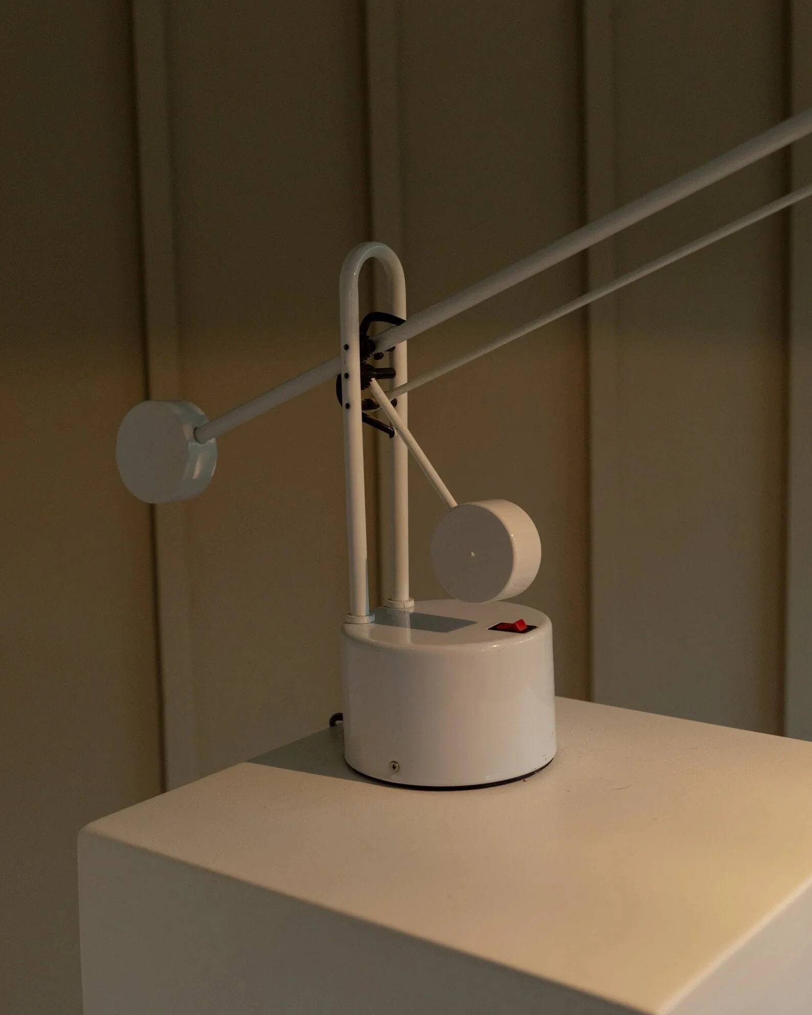 White Metal Stilplast Halo Balance Table Lamp from Italy - 1980s Postmodern Memphis Design