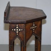 Table Console Antique en Cuir Clouté Style Gothique Pugin Restaurée