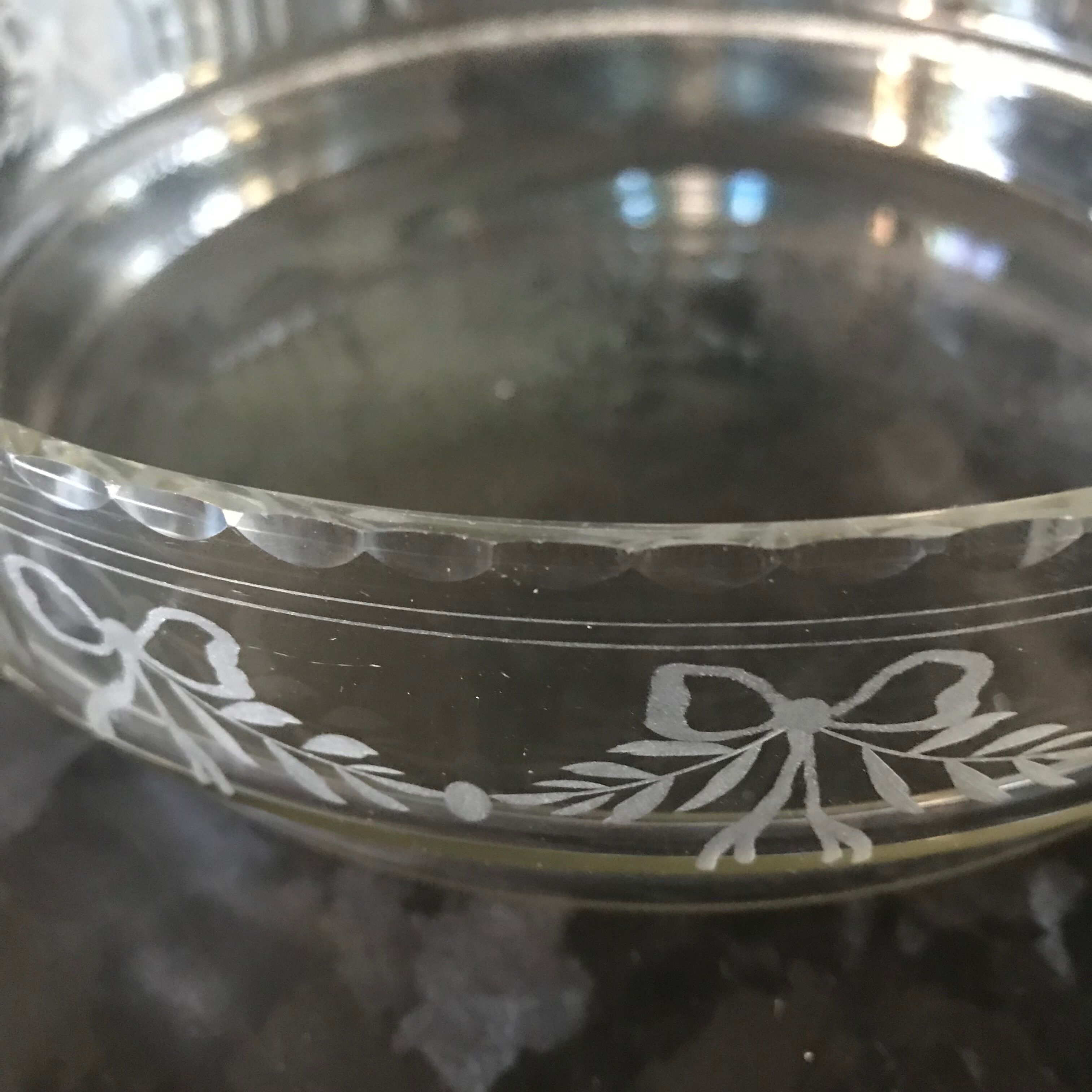 Pop-up Christmas 2022 Empty pocket in chiseled glass dating from the early twentieth century.