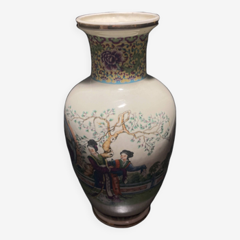 Vase en céramique à motifs asiatiques