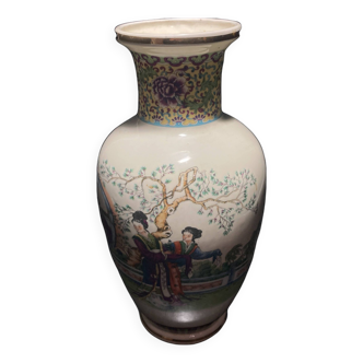 Vase en céramique à motifs asiatiques