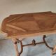 Élégante Table / Petit Bureau Vintage en Bois Marqueté