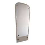 Miroir déco avec cadre en bois peint en blanc et détails dorés