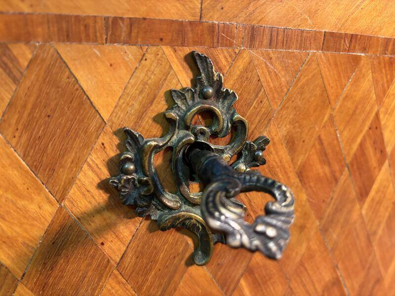 Louis XV style inlaid chest of drawers