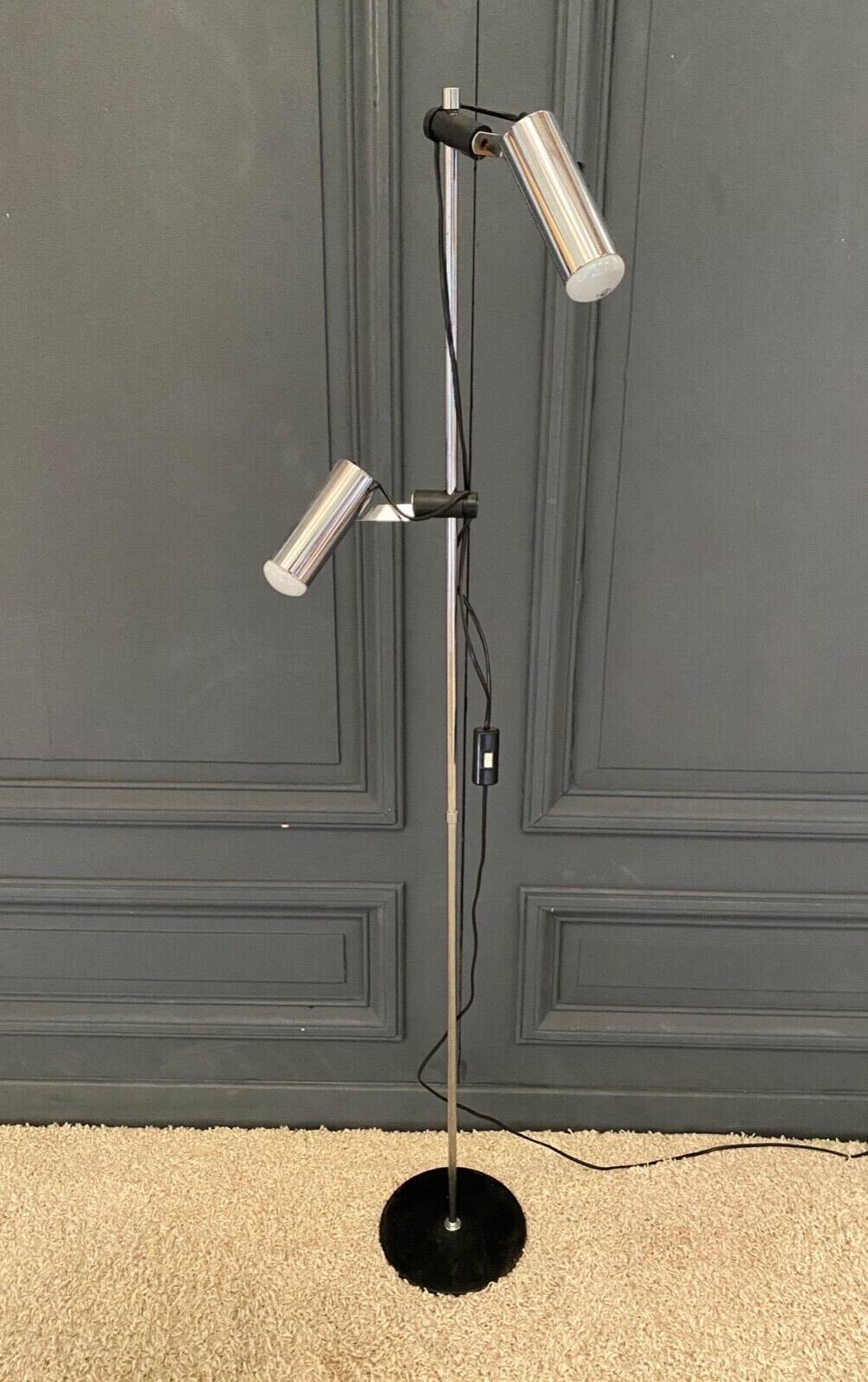 Lampadaire réglable en métal chromé sur pied noir 1970