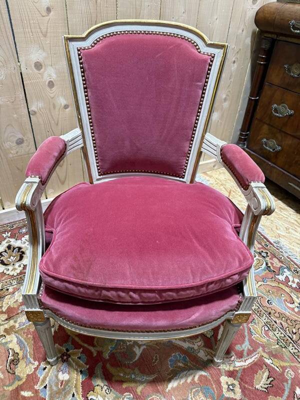 Paire de fauteuils et bergère et style Louis XVI
