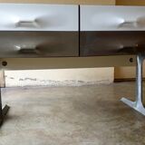 Commode double face à corps quadrangulaire de Raymond Loewy