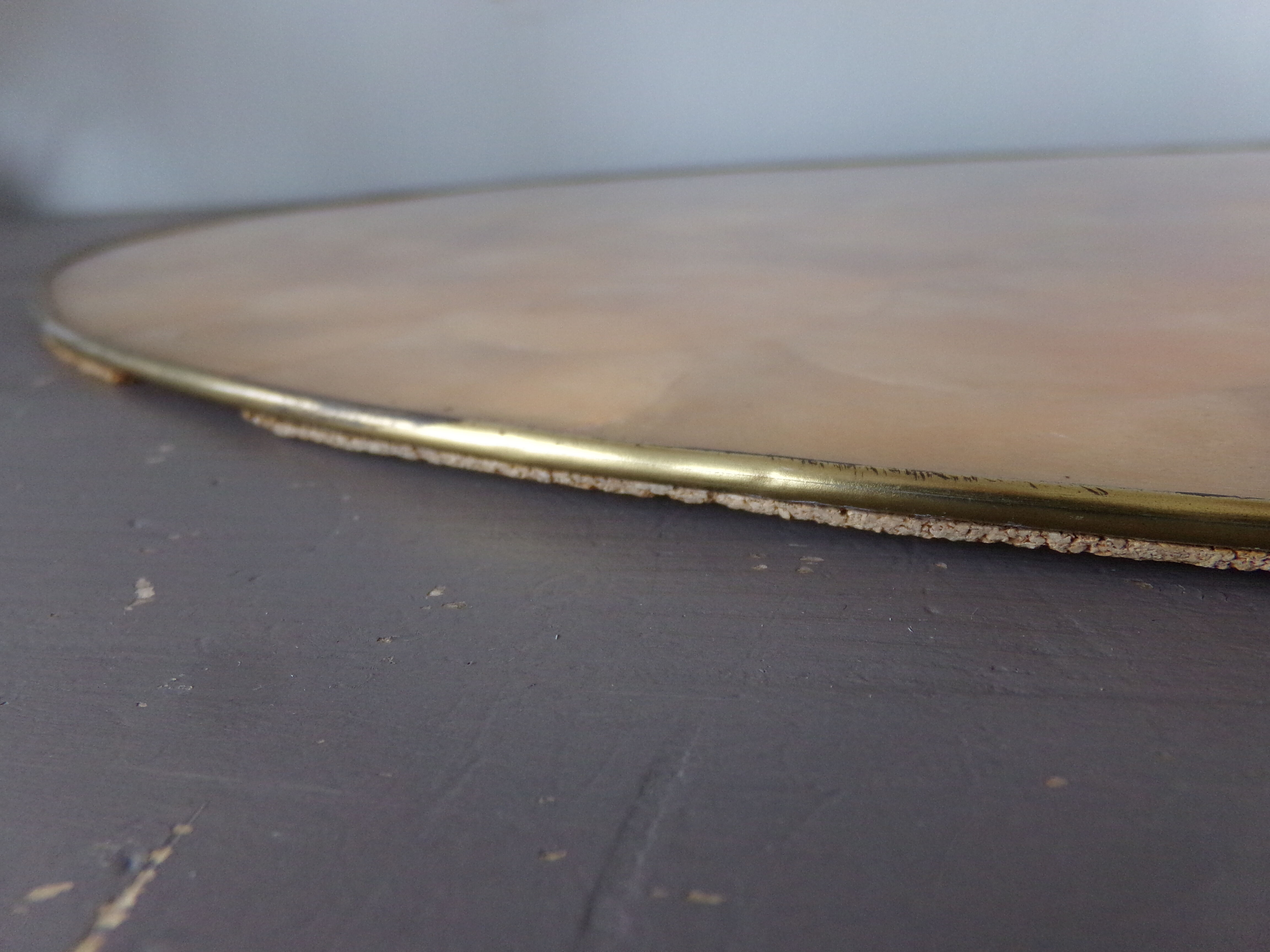 Oval top in mother-of-pearl and brass