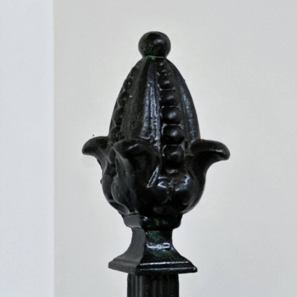 Large ornate cast iron hall tree coat stand with 12 hooks
