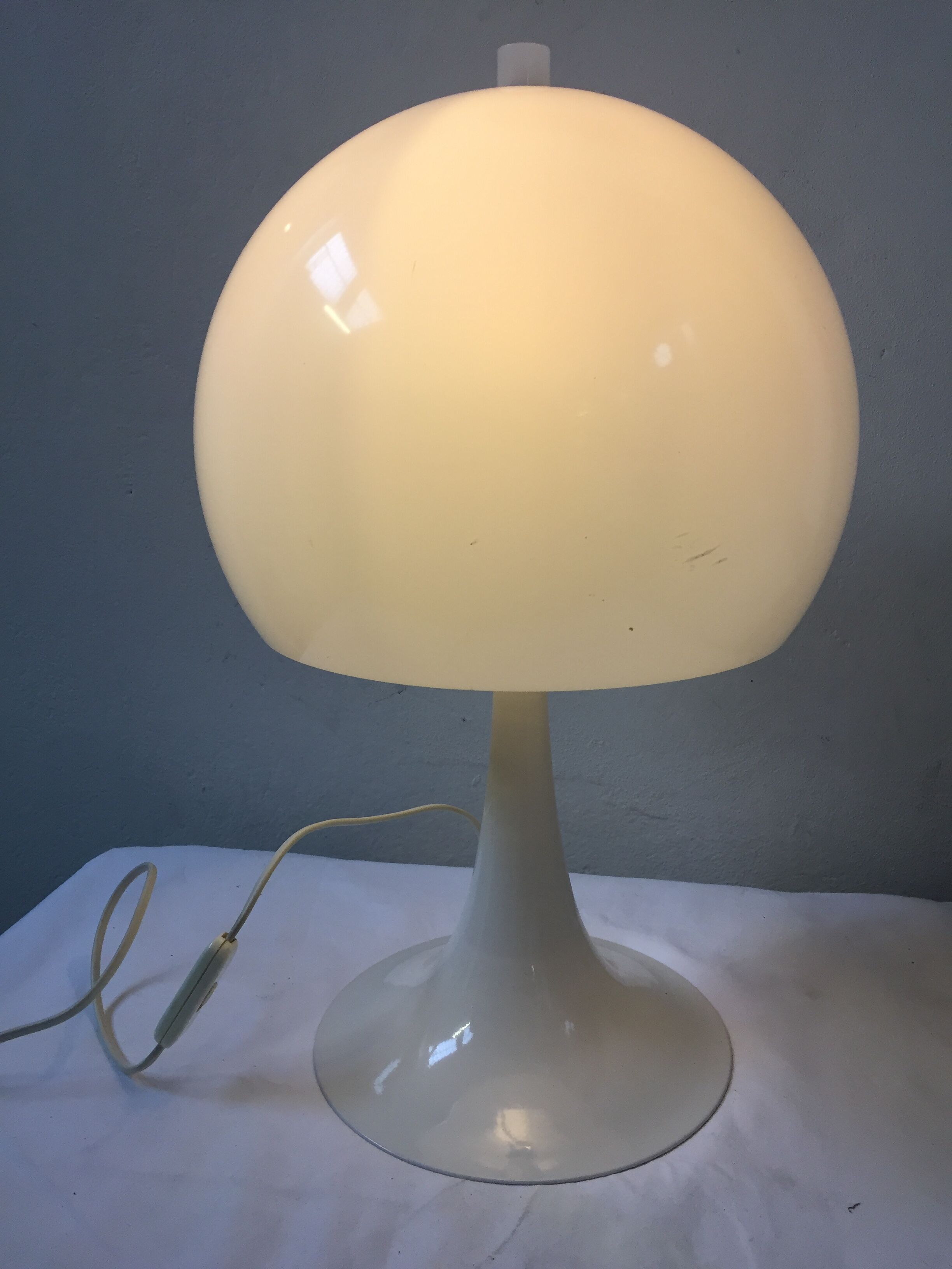 70s White mushroom lamp