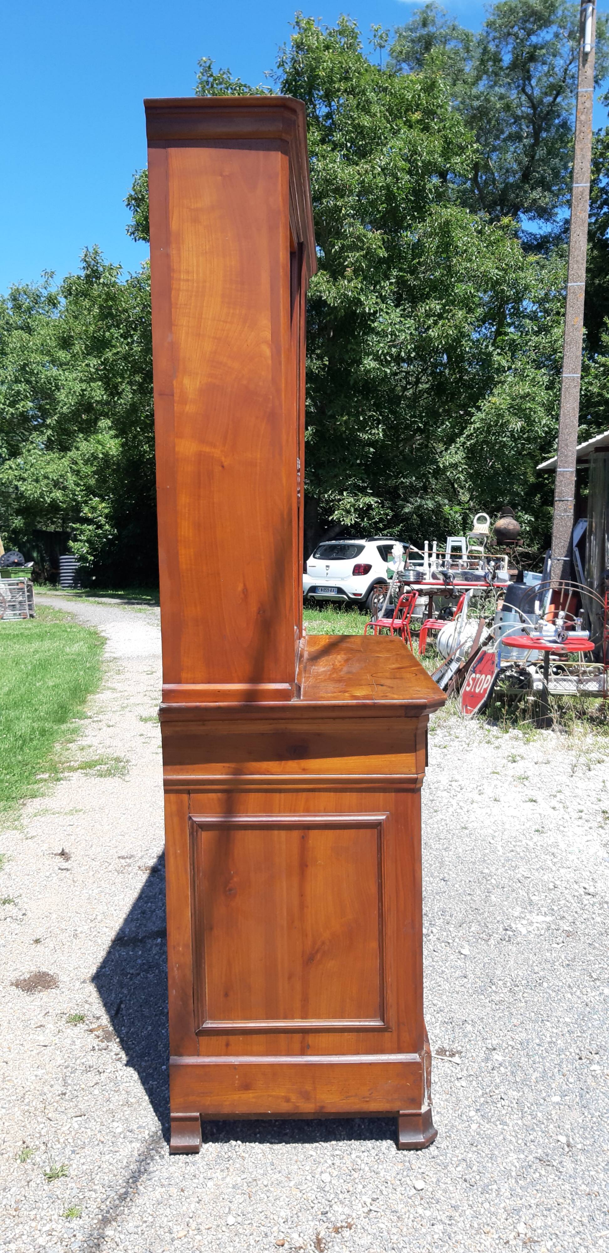 Showcase Walnut 19th