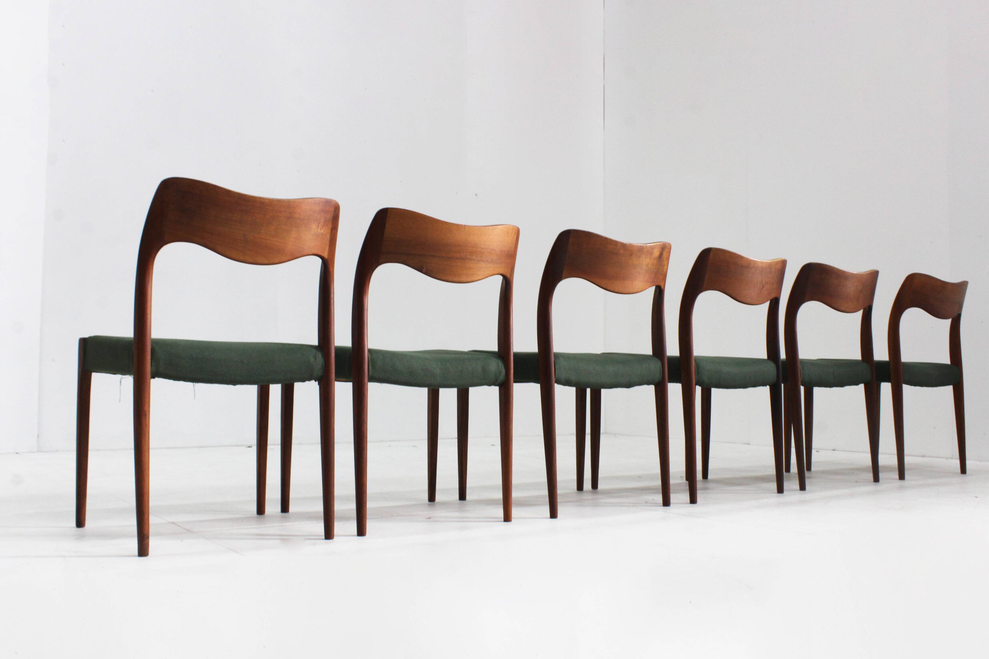 Set of 6 Vintage Danish dining room chairs by Niels Moller model 71