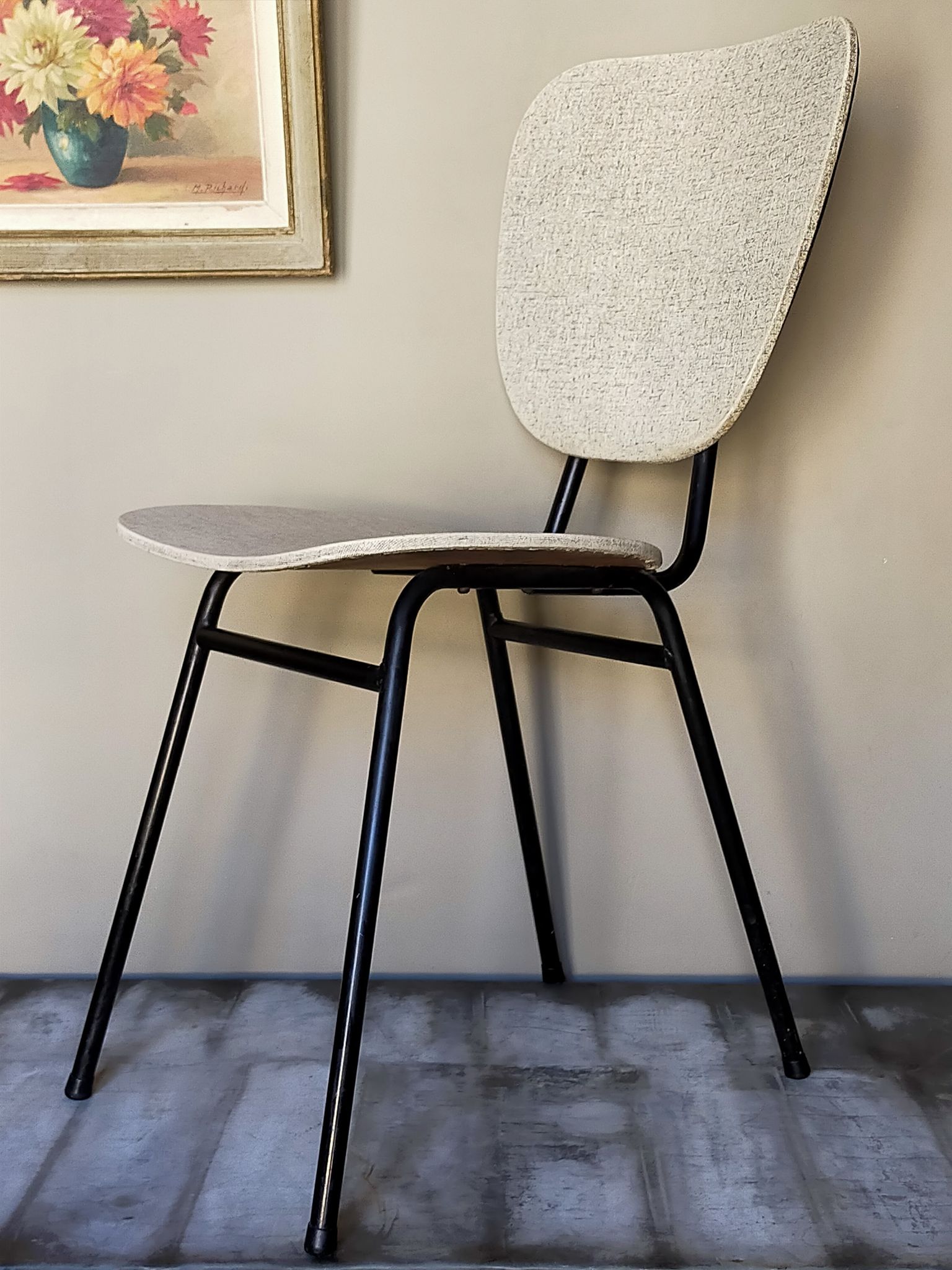 Speckled skaï chair and feet black metal tubes 50s