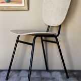 Chaise skaï moucheté et pieds tubes de métal noirs années 50