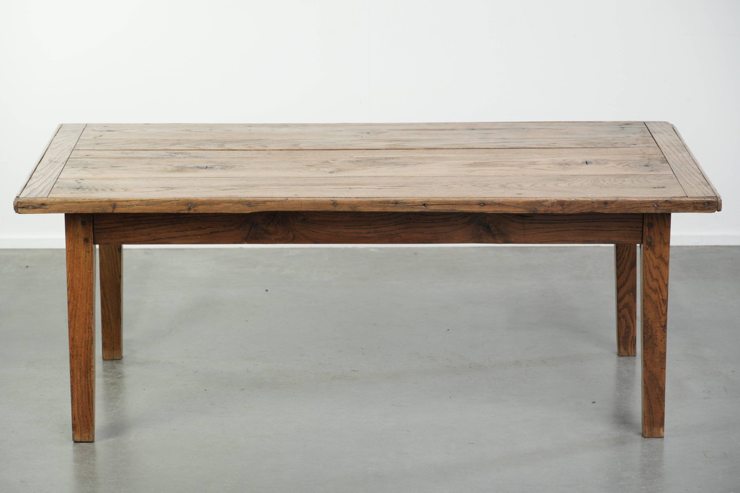 Antique pinewood coffee table with a drawer and a rural appearance