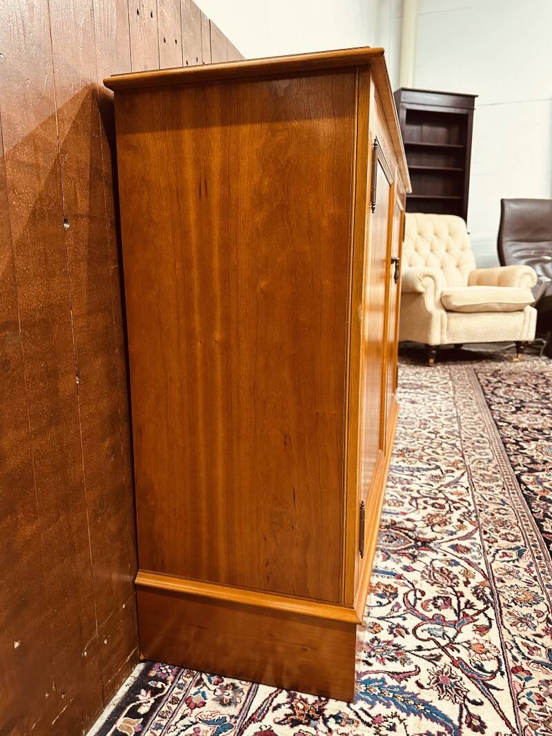 Classic English Sideboard Office Cabinet cupboard