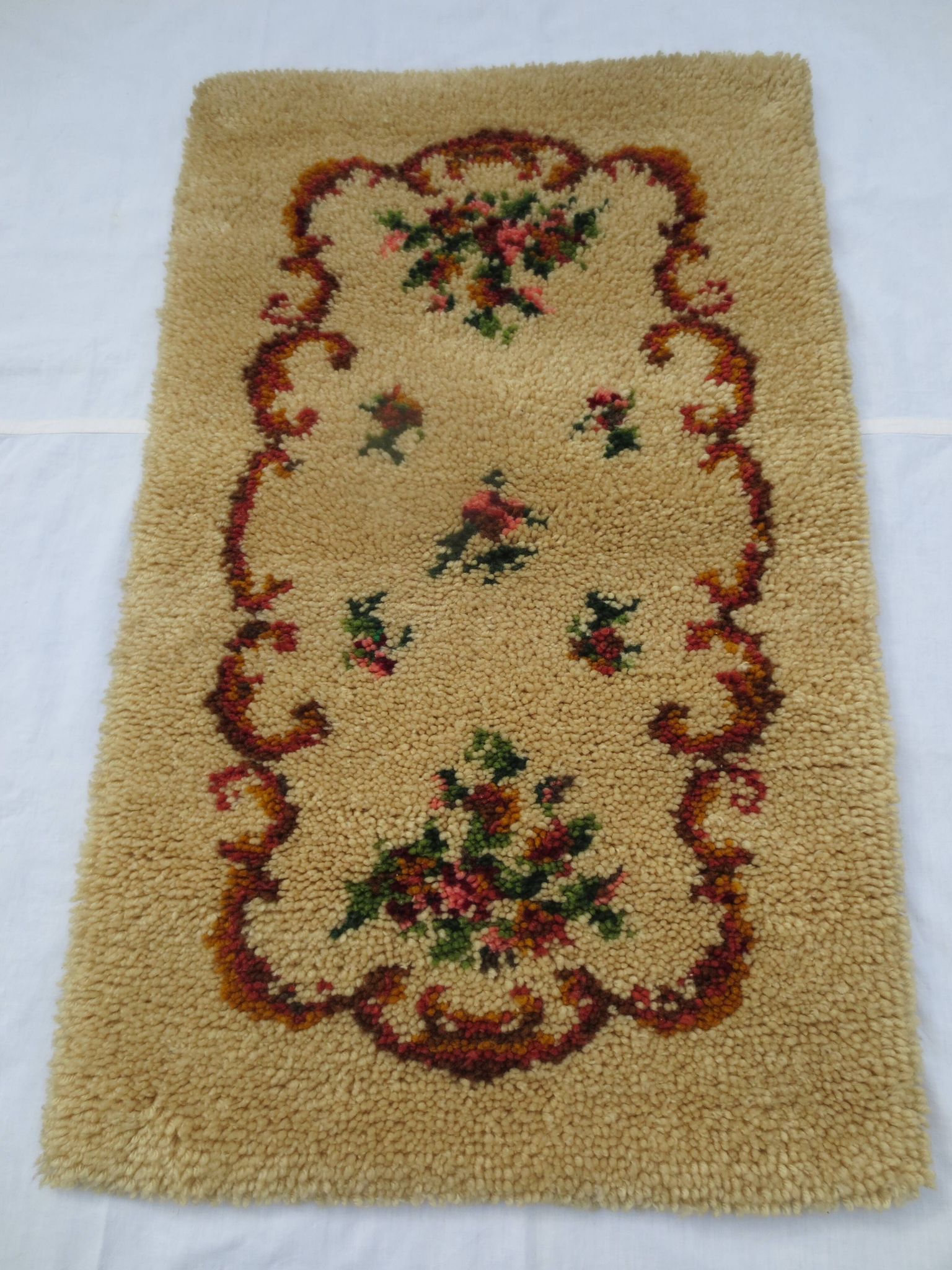 Tapis descente de lit en haute laine fait main 110x70cm