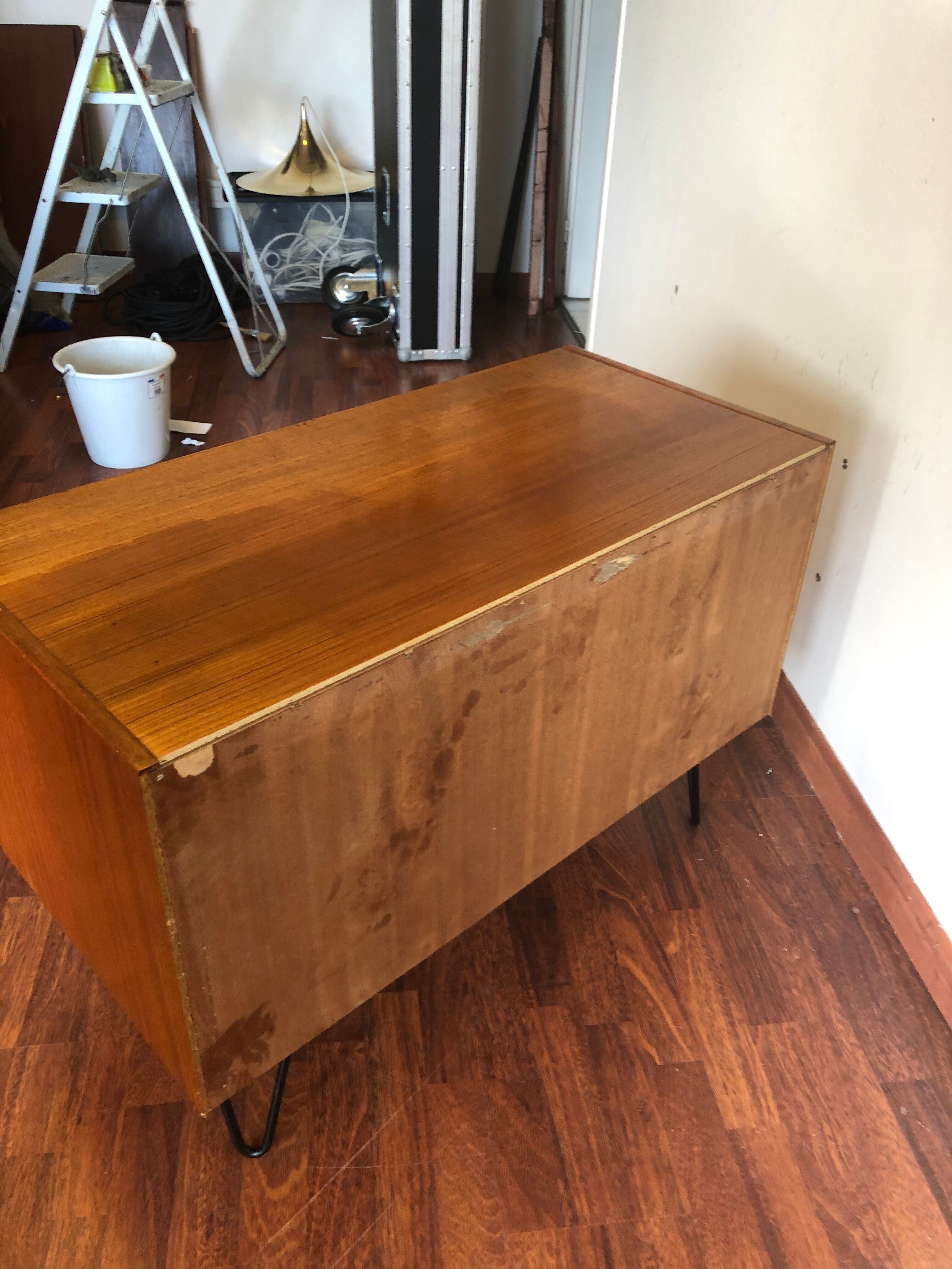 Small dresser / thread