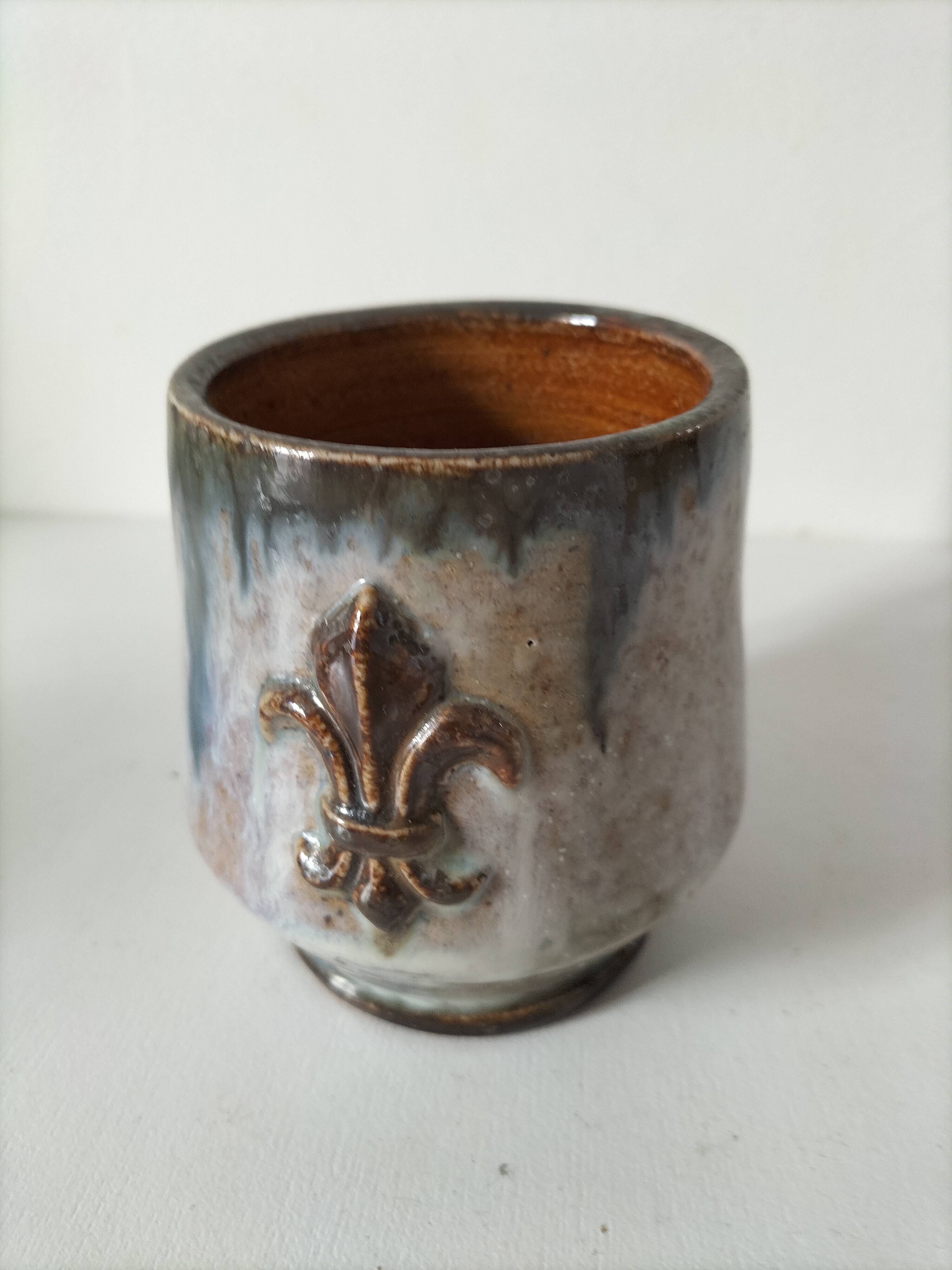 Fleur-de-lis glazed earthenware mug