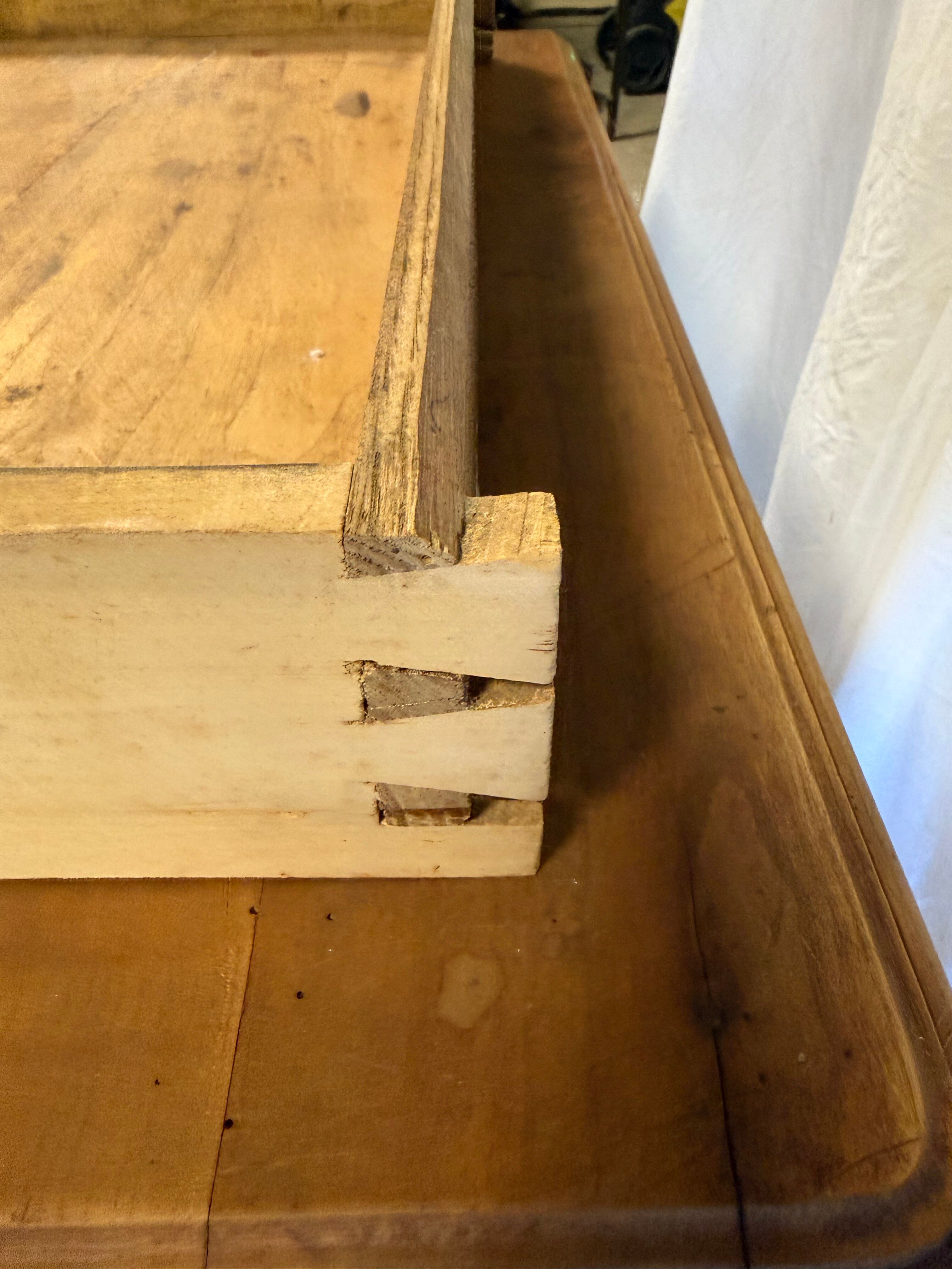 Table bureau