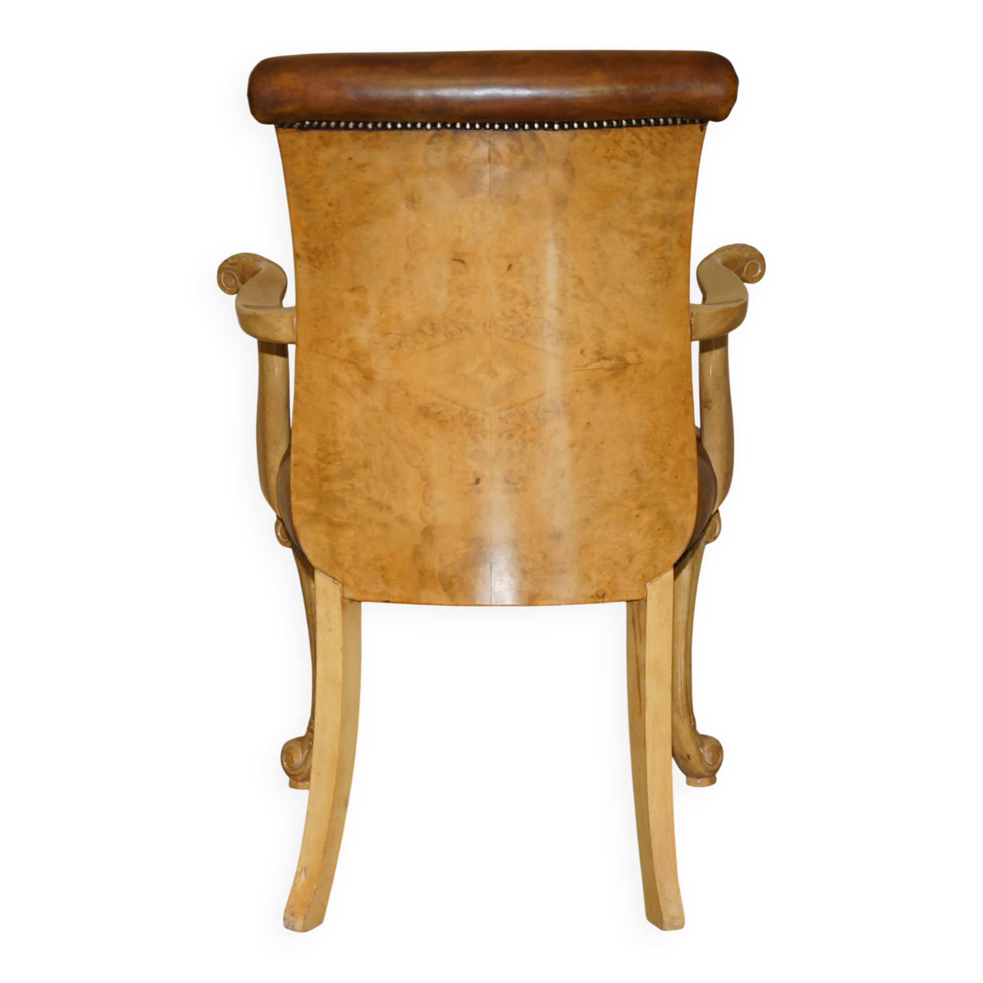 Restored Chesterfield Art Deco 1920 office chair in leather and walnut.