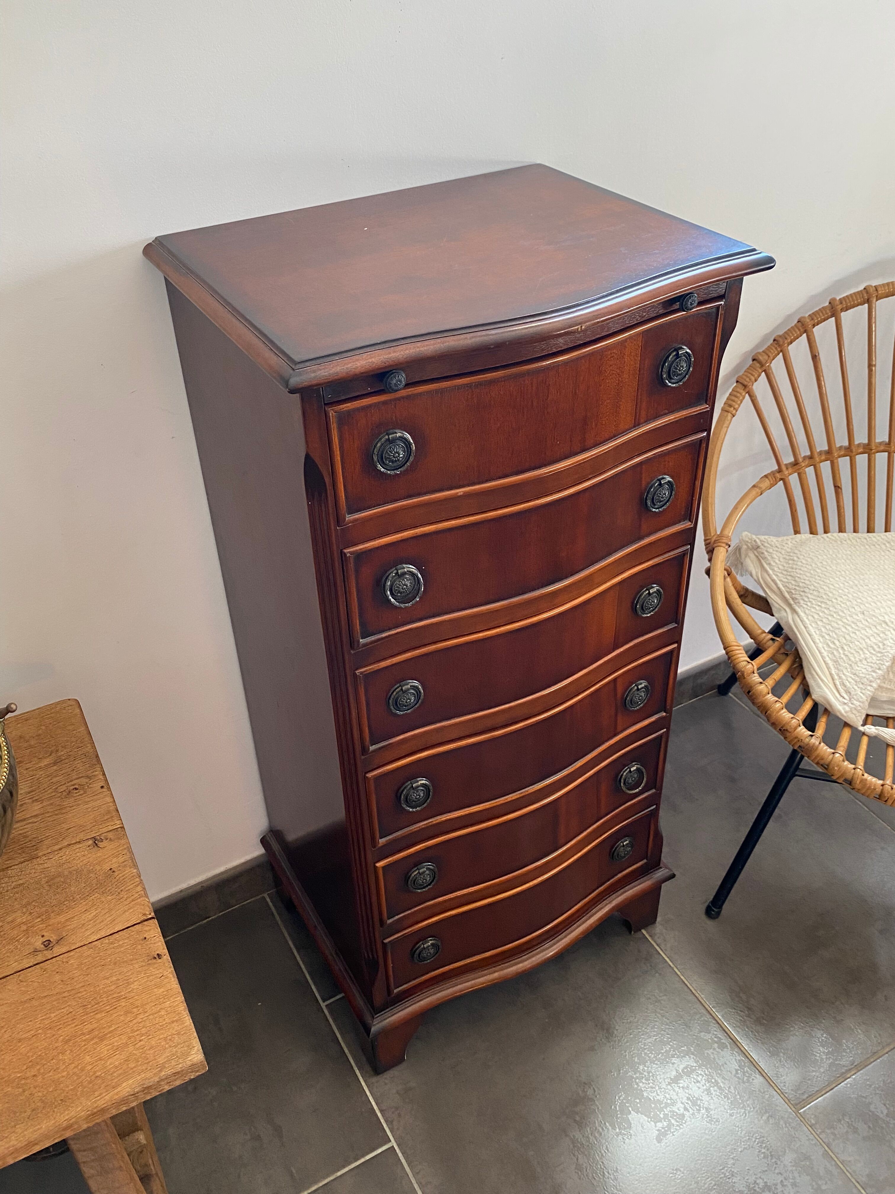 Semainier de style ancien en acajou