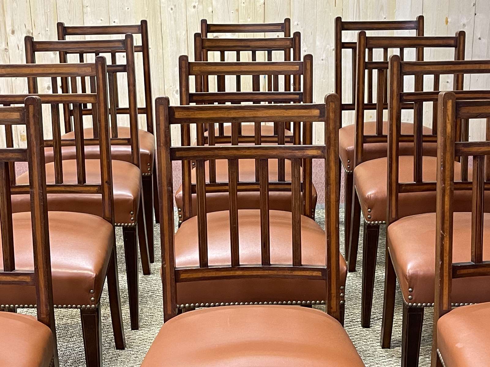 Suite of 12 English chairs nineteenth in mahogany and imitation leather