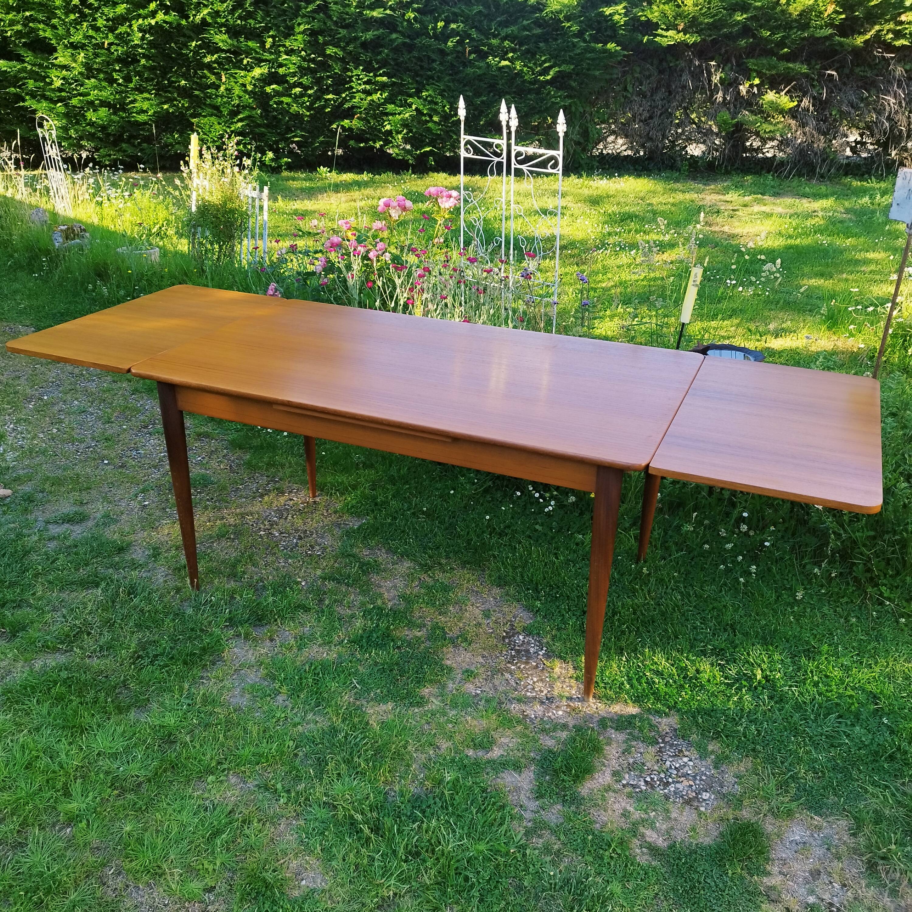 Table scandinave en teck