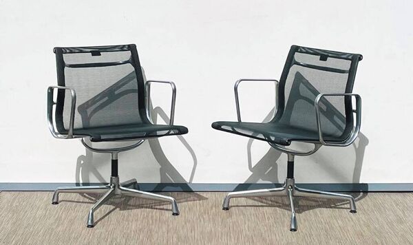 Paire de chaises Ch. Eames Alu Group résille Vitra Vintage