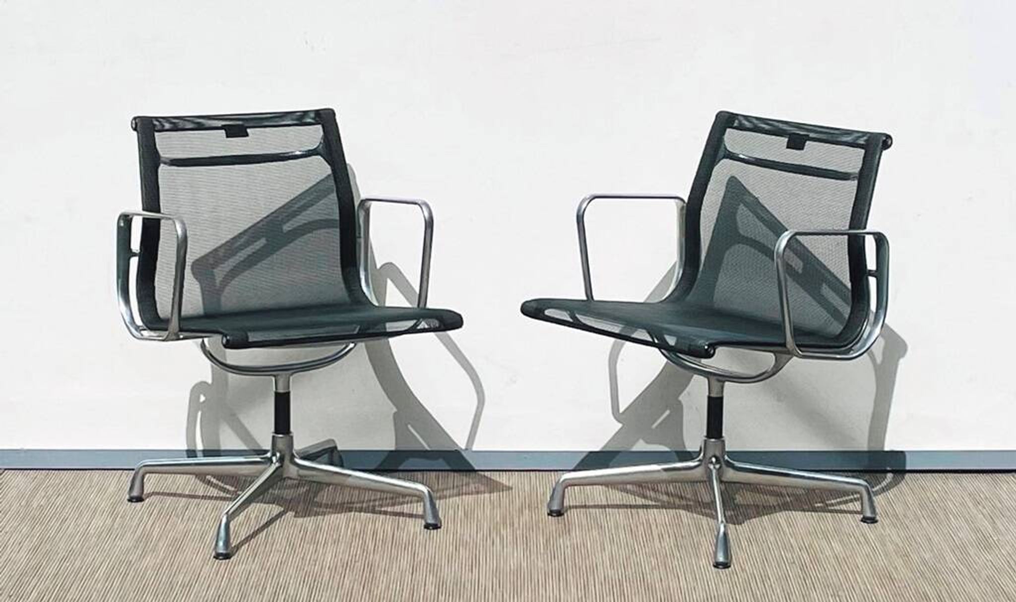 Pair of Ch. Eames Alu Group mesh chairs Vitra Vintage