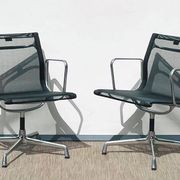 Pair of Ch. Eames Alu Group mesh chairs Vitra Vintage