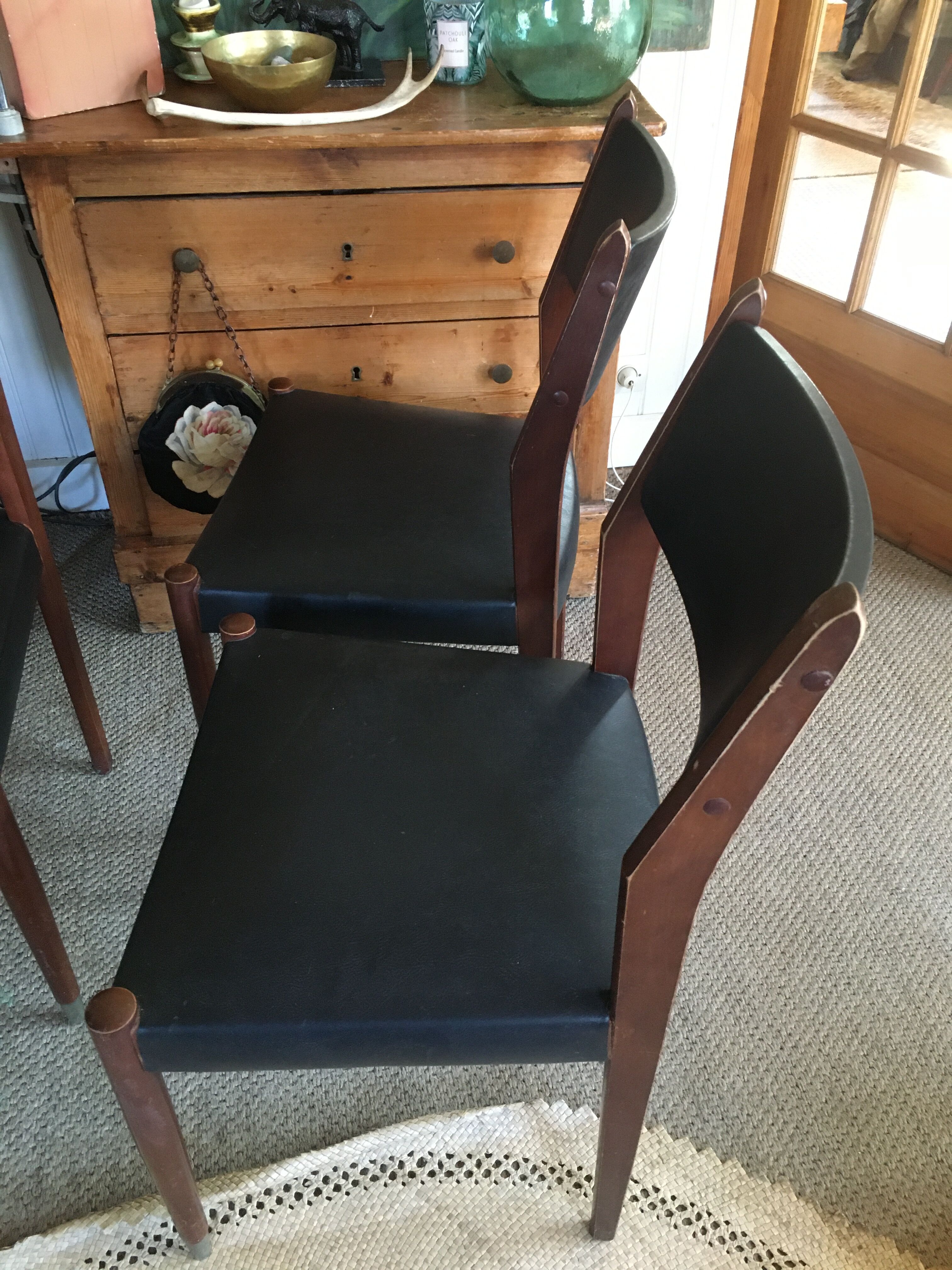 Series of 3 chairs