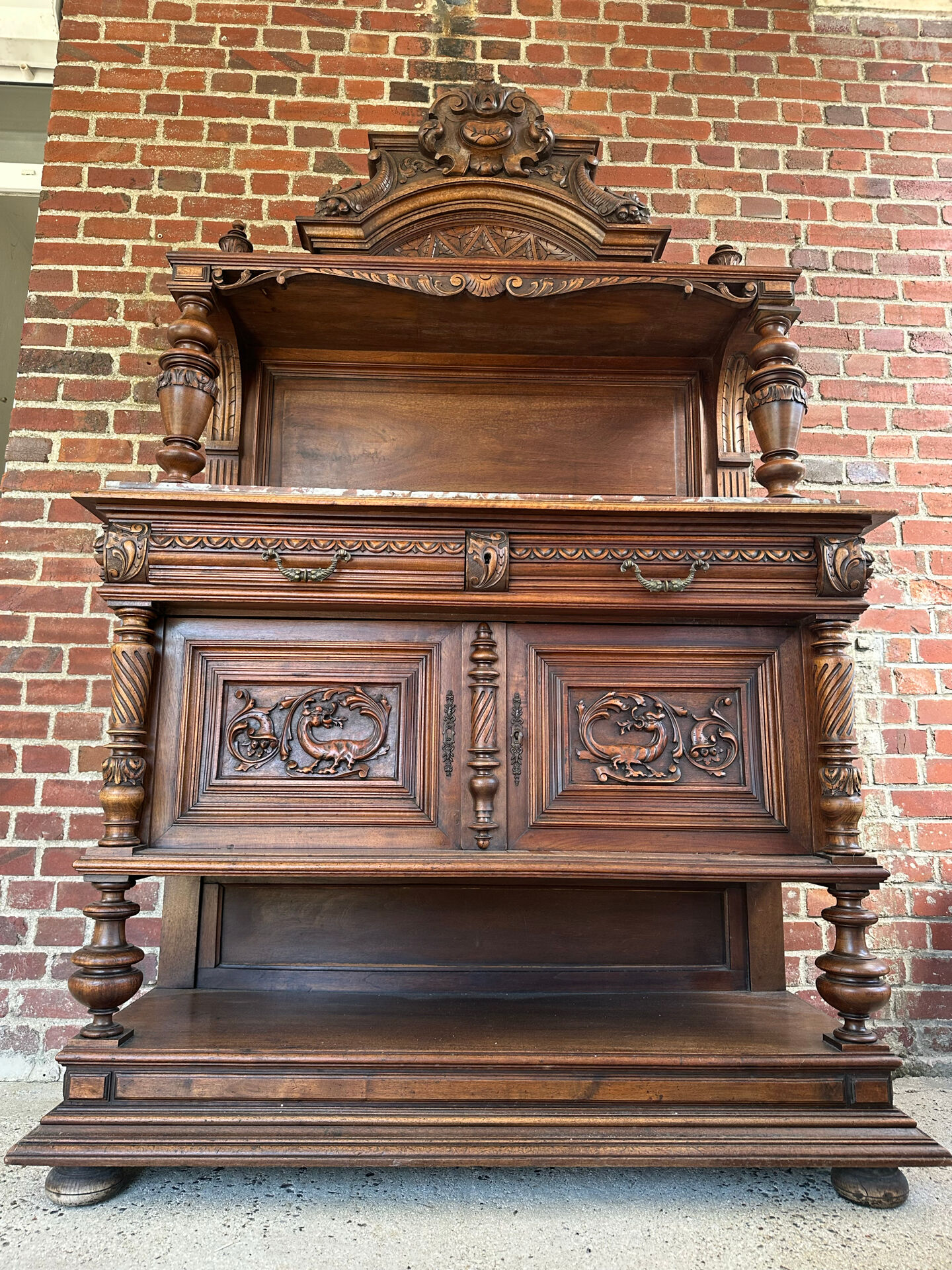 Desserte - Buffet ancien en noyer Henri II XIXeme
